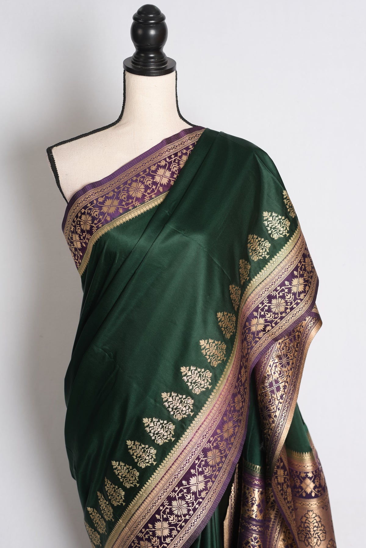 Soi: Bottle Green Semi Mashru Valkalam Banarasi Saree with 40 Size Blouse image 3