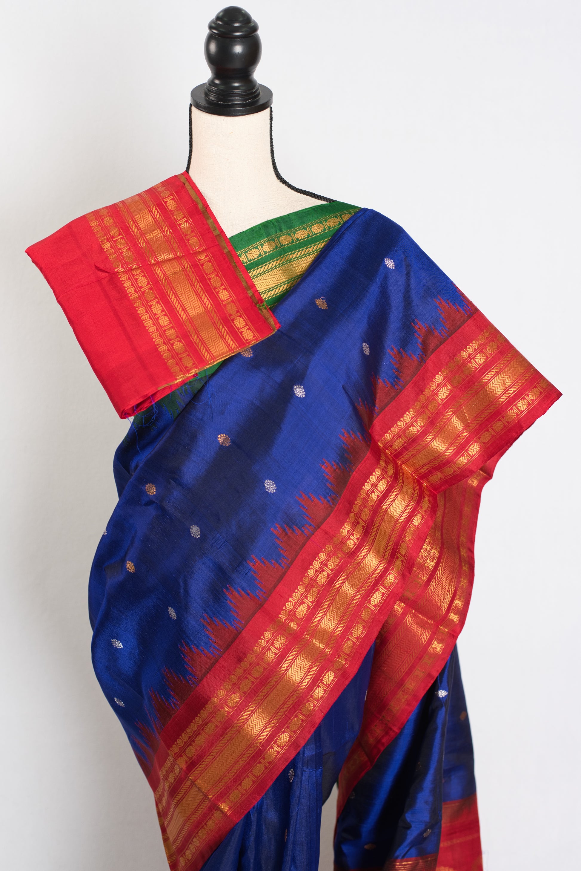 Girija : Ganga Jamuna Border Gadwal Silk Saree in Midnight Blue image 2