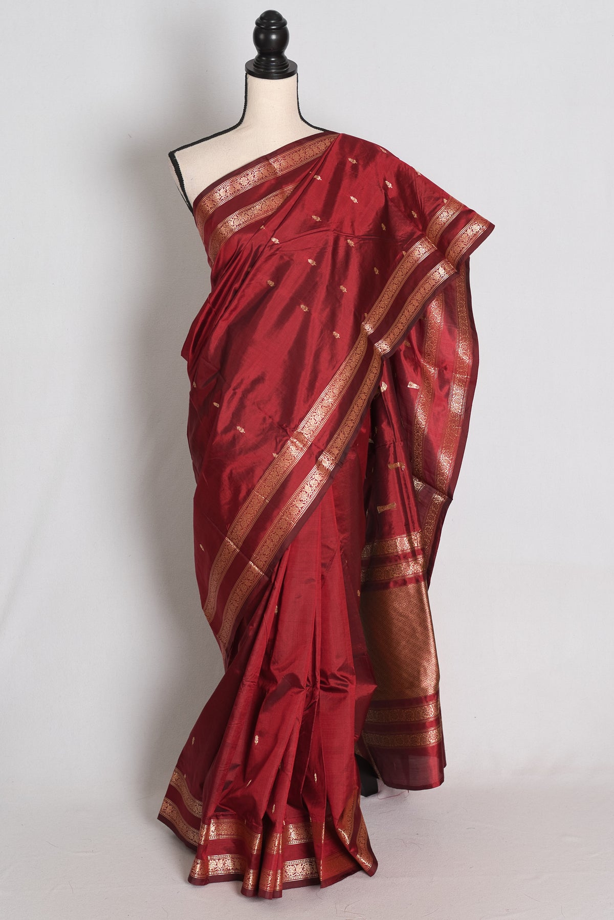 Maya: Chilli Red Handwoven Lightweight Banarasi Silk Saree with Blouse Piece image 0