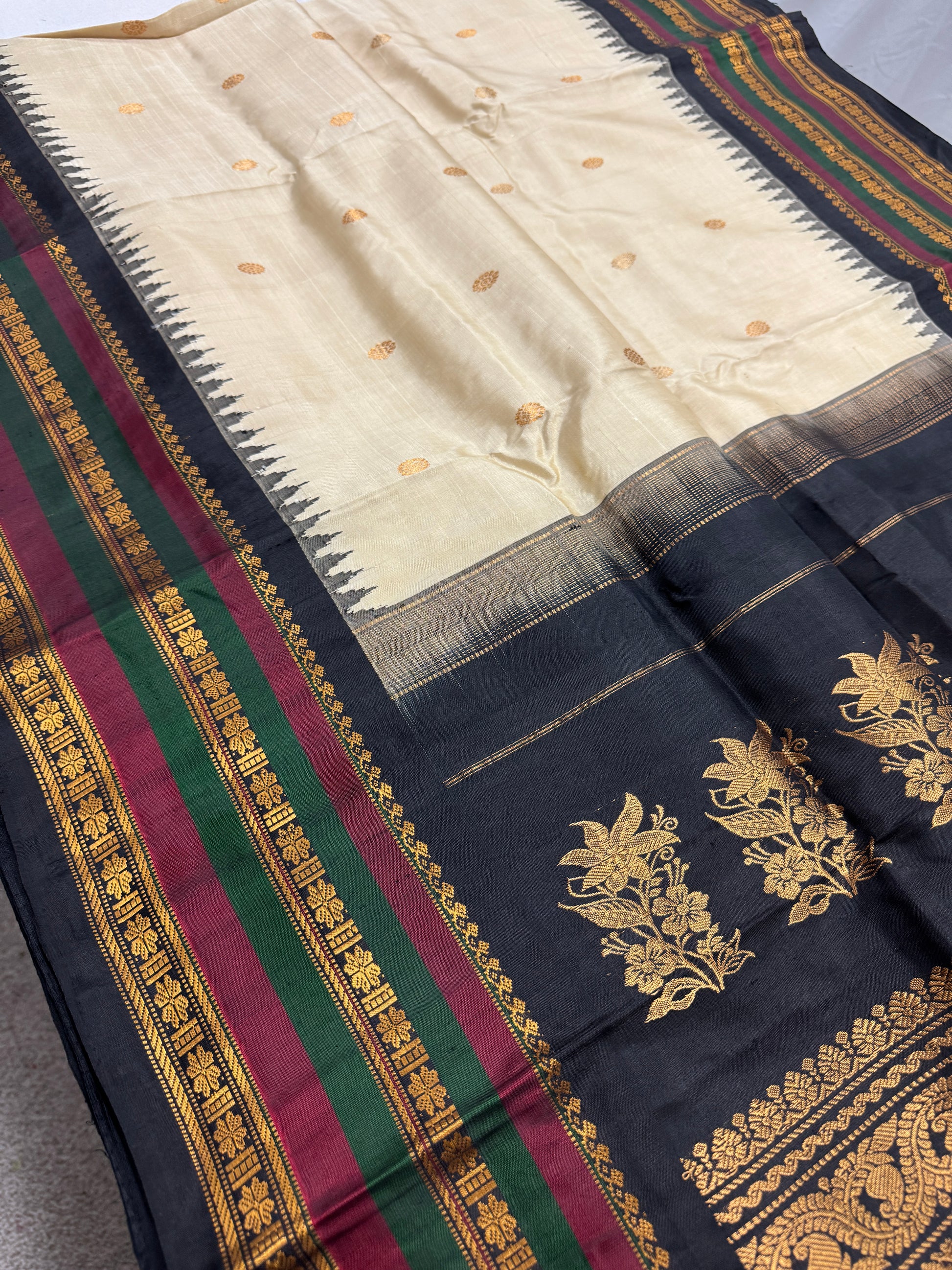 Charulata : Silk Mark Certified  Kanchi Gadwal Silk Saree in Rich Cream Color image 5