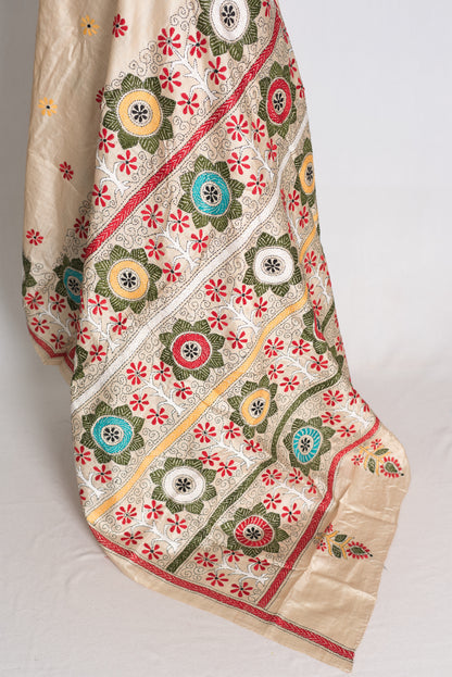 Koli: Beige Hand-Embroidered Kantha Stitch Gachi Tussar Silk Saree image 4