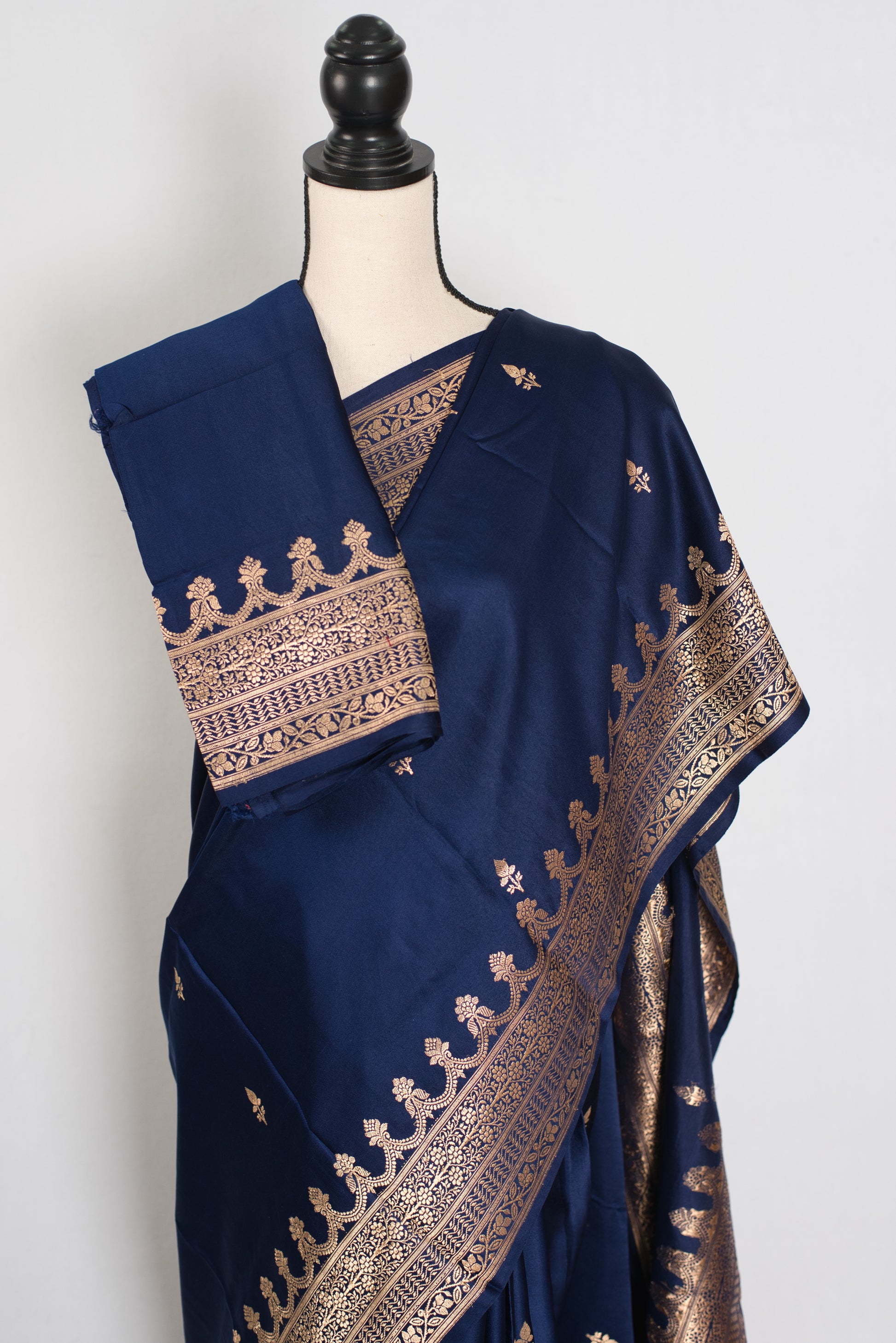 Ayesha | Midnight Blue Premium Mashru Banarasi Silk Saree image 2