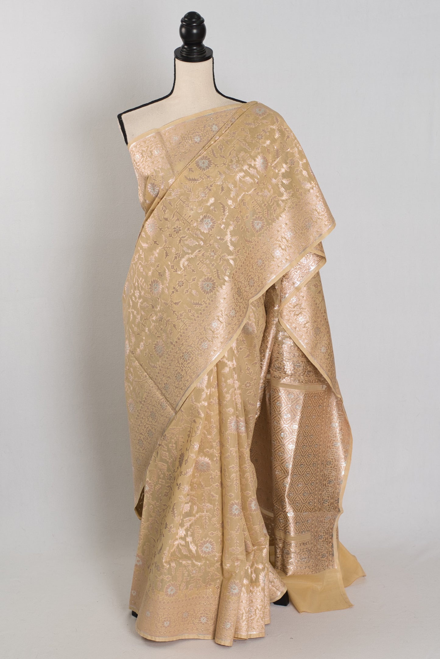 Gracy: Beige & Gold Jamdani Banarasi Saree | Bengali-Varanasi Fusion image 0