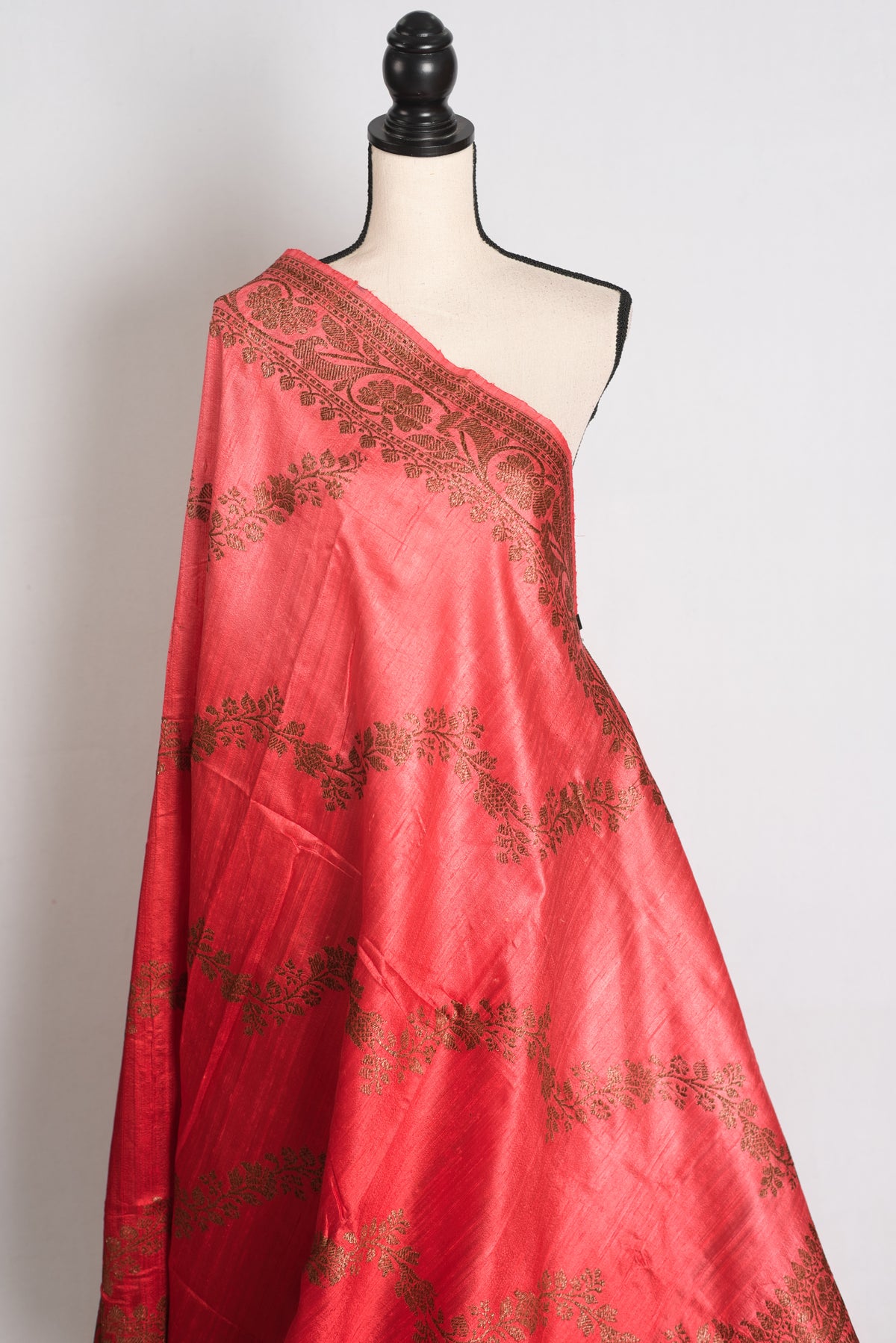 Ritaja : Red & Gold Ombre Raw Silk Handloom Banarasi Saree | Silk Mark Certified image 4