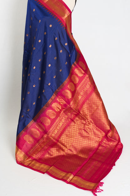 Nayna : Traditional Gadwal Silk Saree in Midnight Blue and Magenta image 4