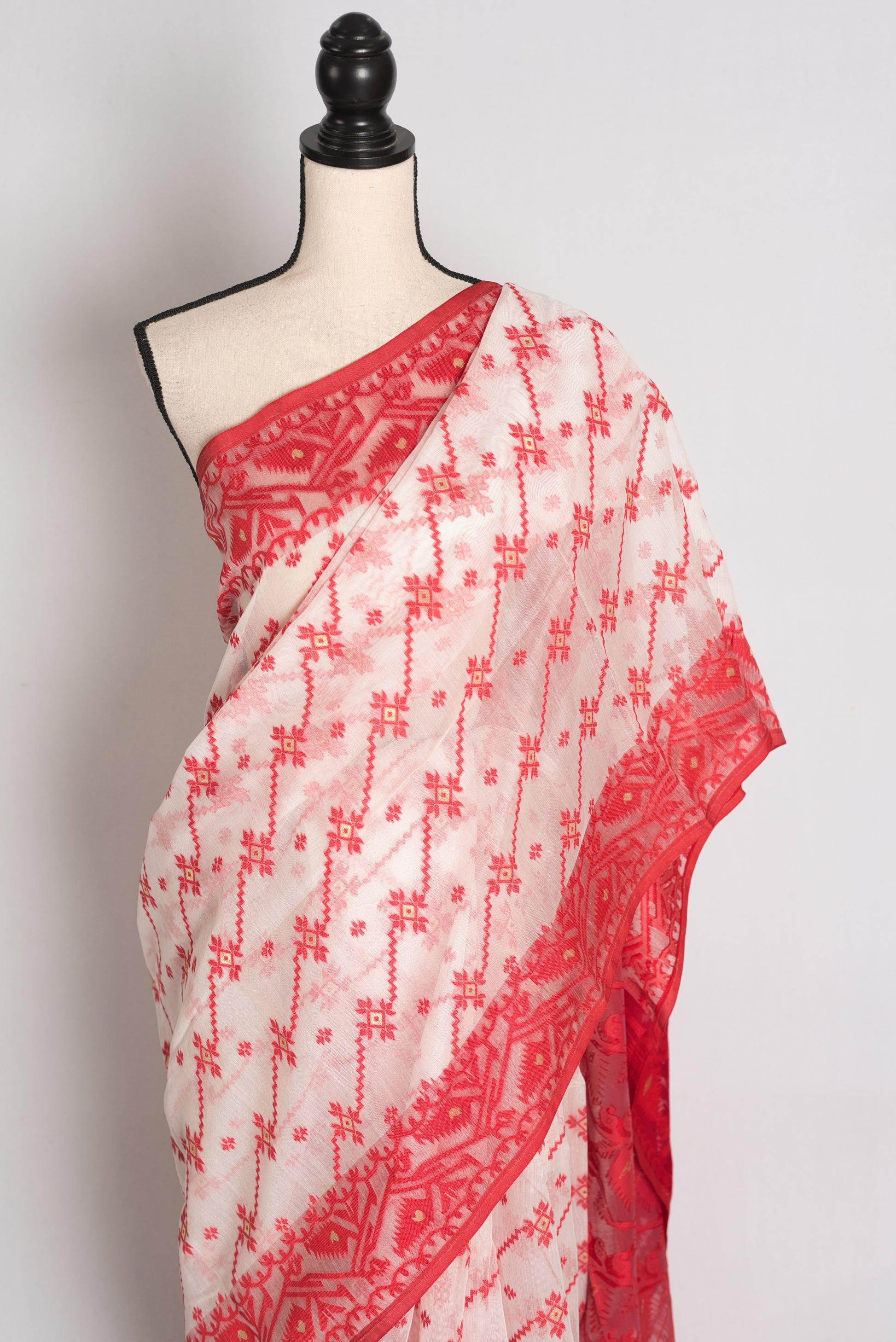 Mitra : Classic White and Red Soft Blended Cotton Bengali Jamdani Saree image 2