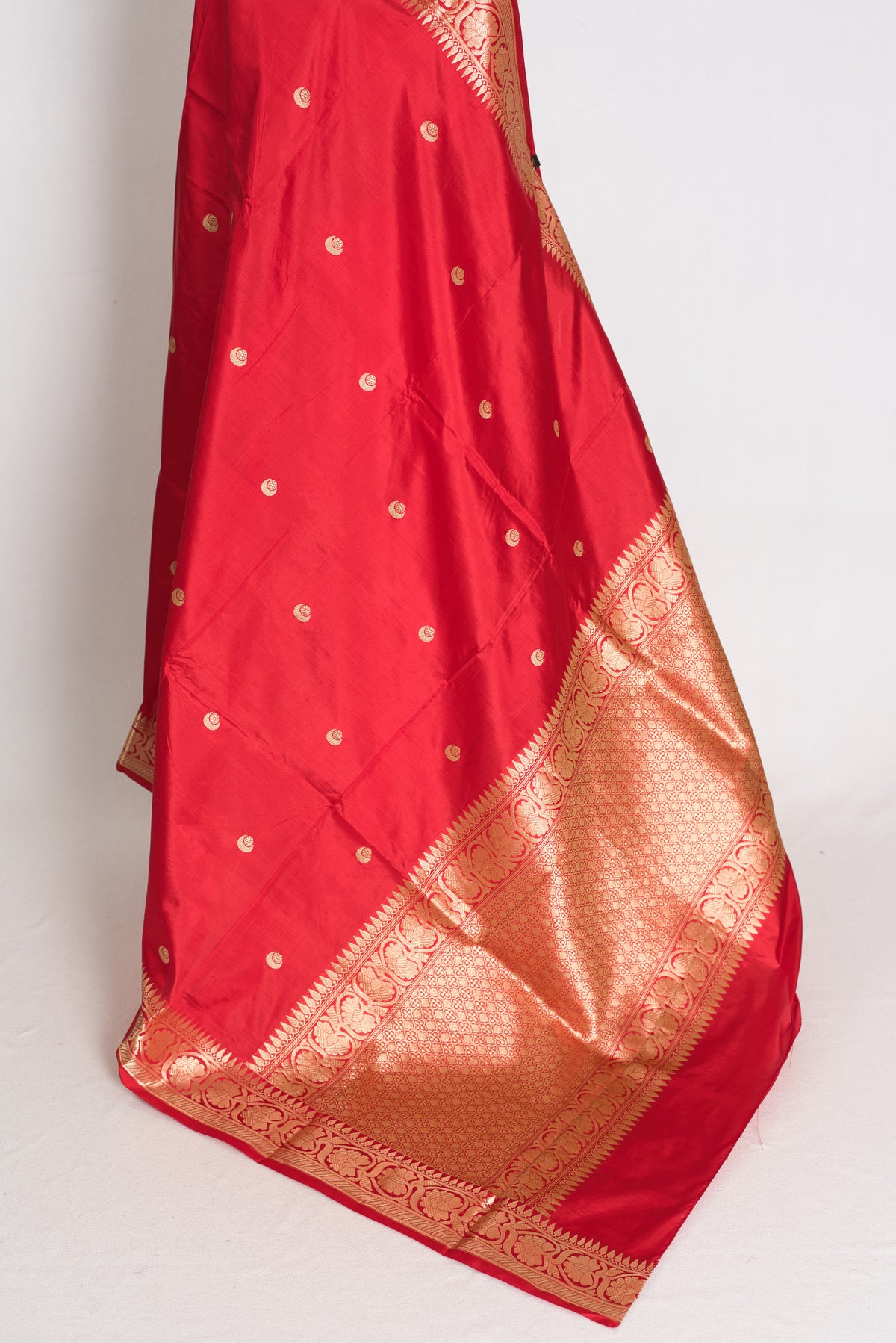 Naina : Crimson Red and Gold Pure Banarasi Silk Saree with Chand Sitara Booti image 3