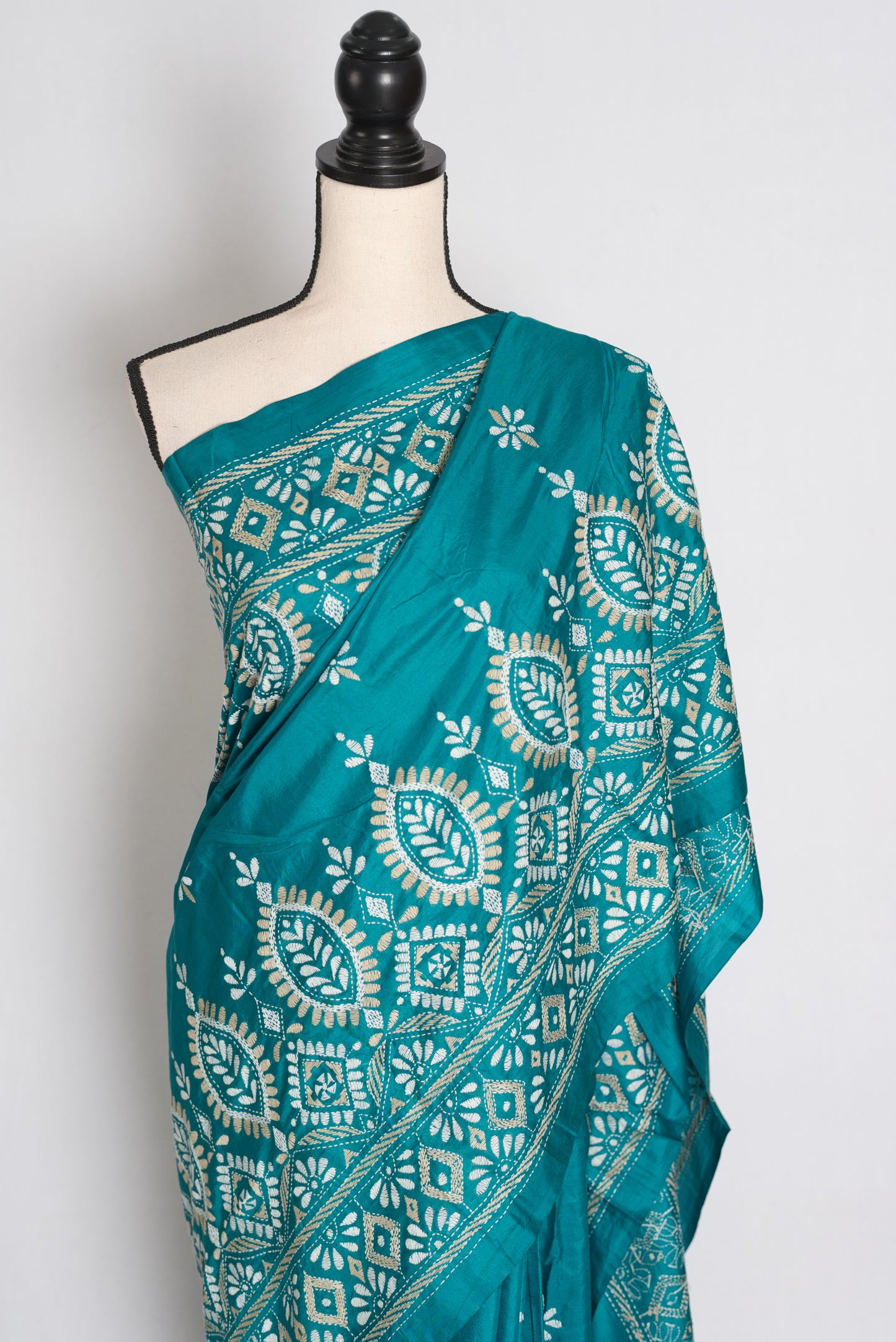 Mahua : Green Pure Silk Hand-Embroidered Kantha Stitch Saree | Silk Mark image 5