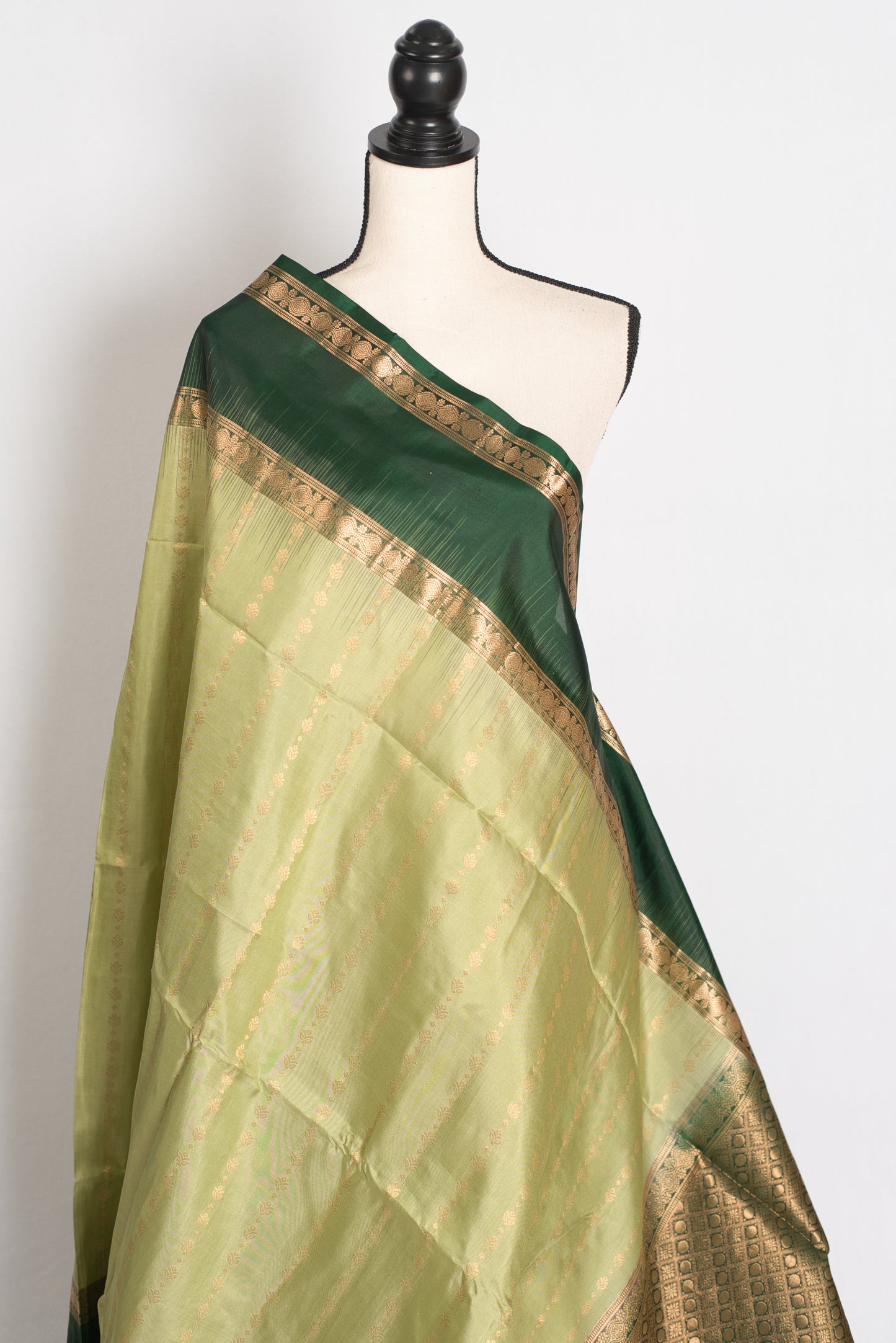 Mandira : Pista Green Silk Mark Certified Kanchipuram Silk Saree image 4