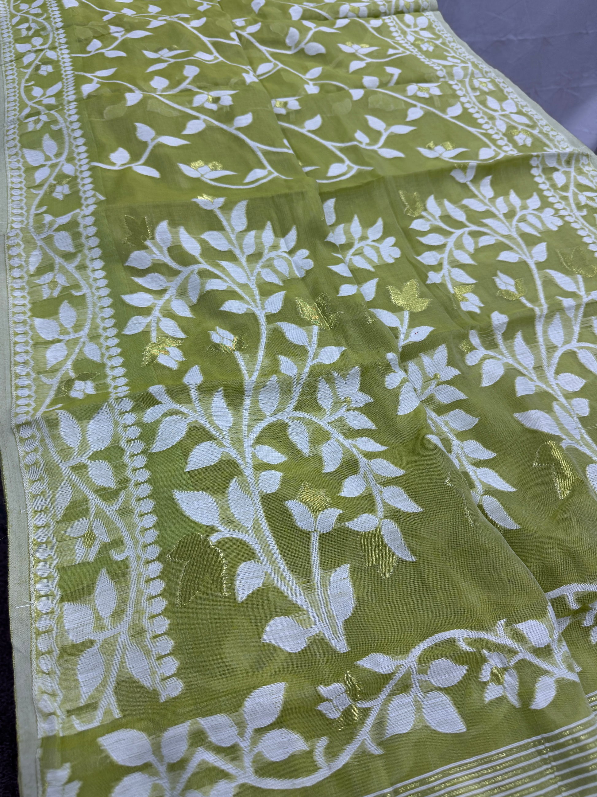 Leela : Lime Green and White Blended Soft Cotton Jamdani Saree image 0