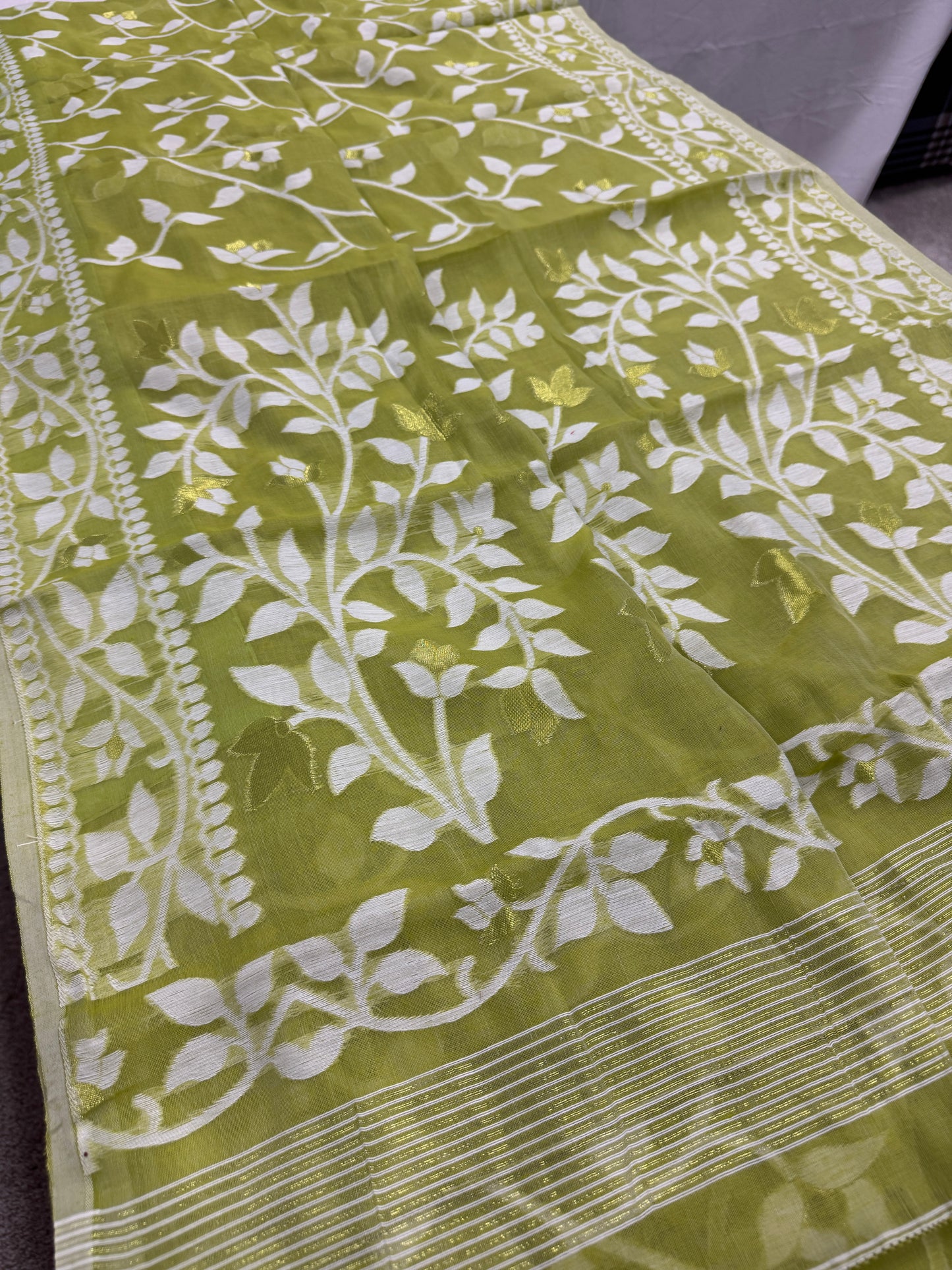 Leela : Lime Green and White Blended Soft Cotton Jamdani Saree image 1