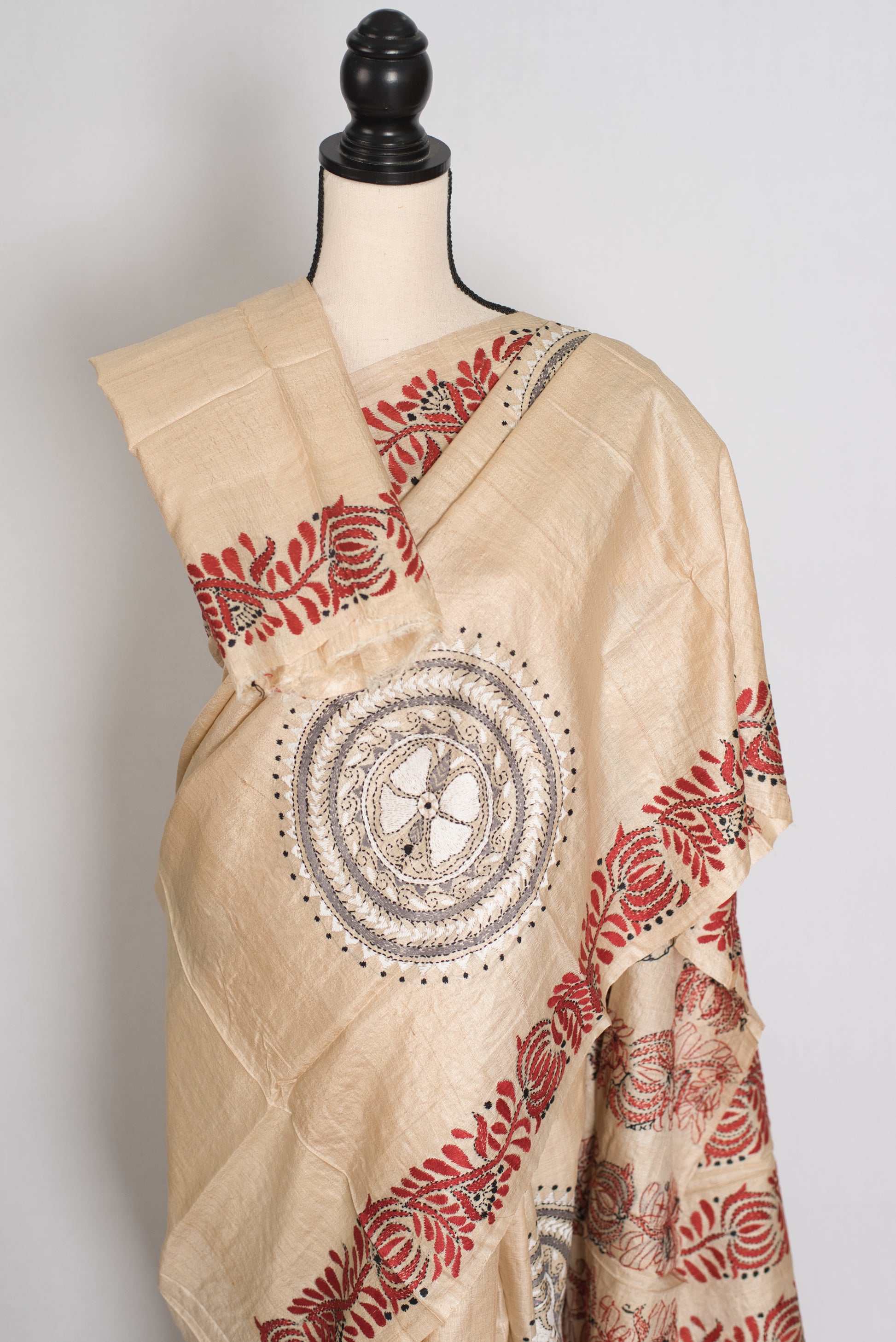 Mati : Pure Gachi Tussar Hand Embroidered Kantha Stitch Saree in Beige image 2