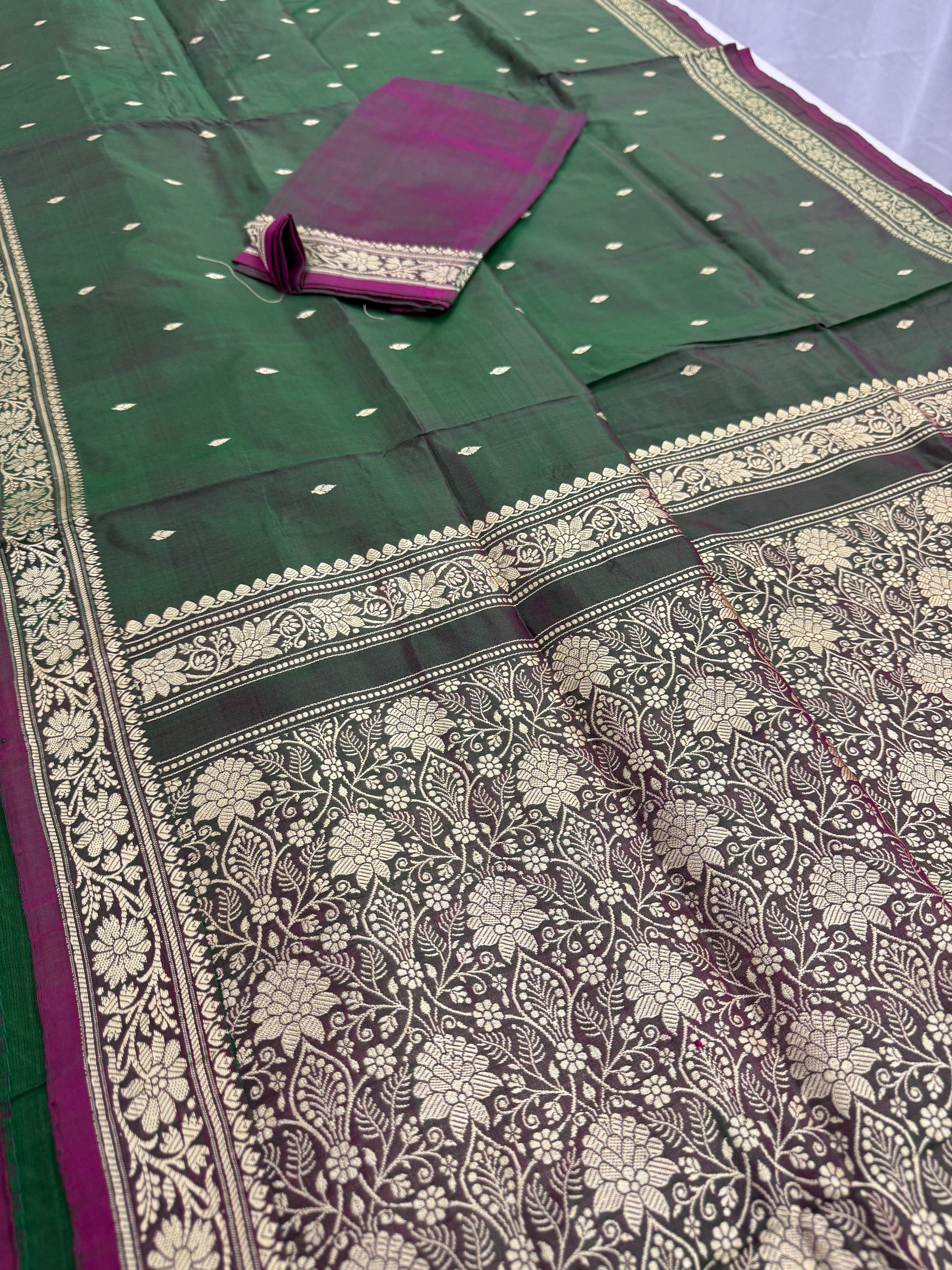 Mehendi Muse : Silk Mark Certified Lightweight Banarasi Saree image 2