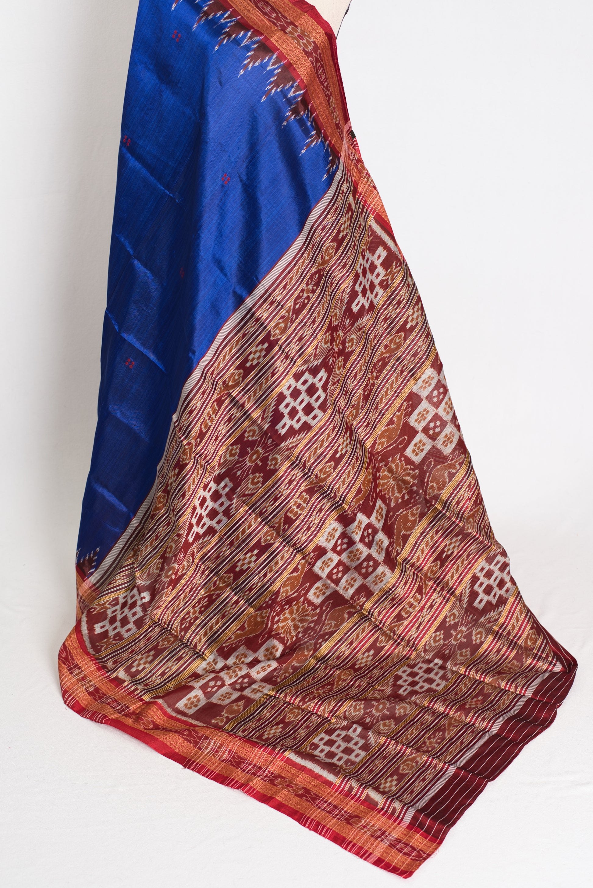 Mira : Silk Mark Certified Khandua Silk Odisha Saree in Blue and Red image 2