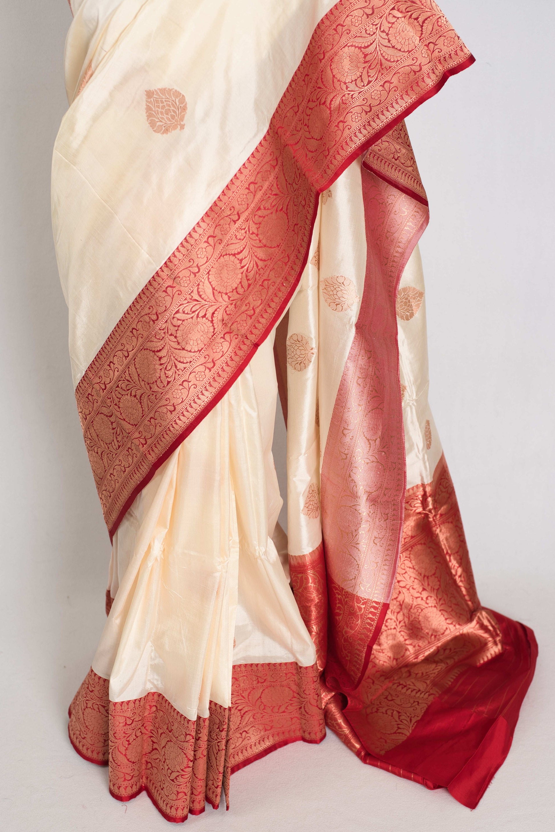 Bani : Certified Katan Silk Banarasi Saree in Cream and Red image 5