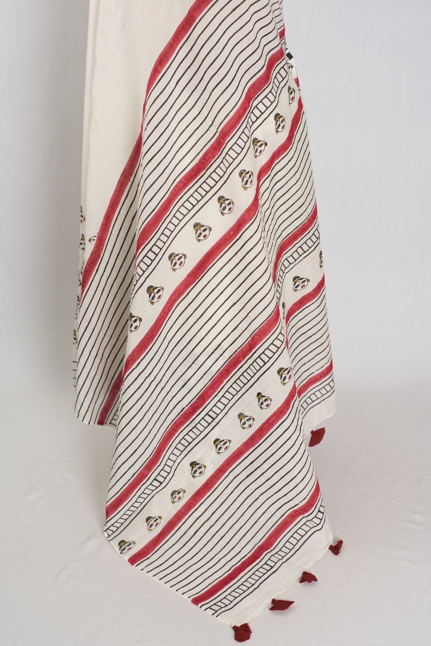 Sandhi: White & Black Contemporary Printed Mulmul Cotton Saree image 3