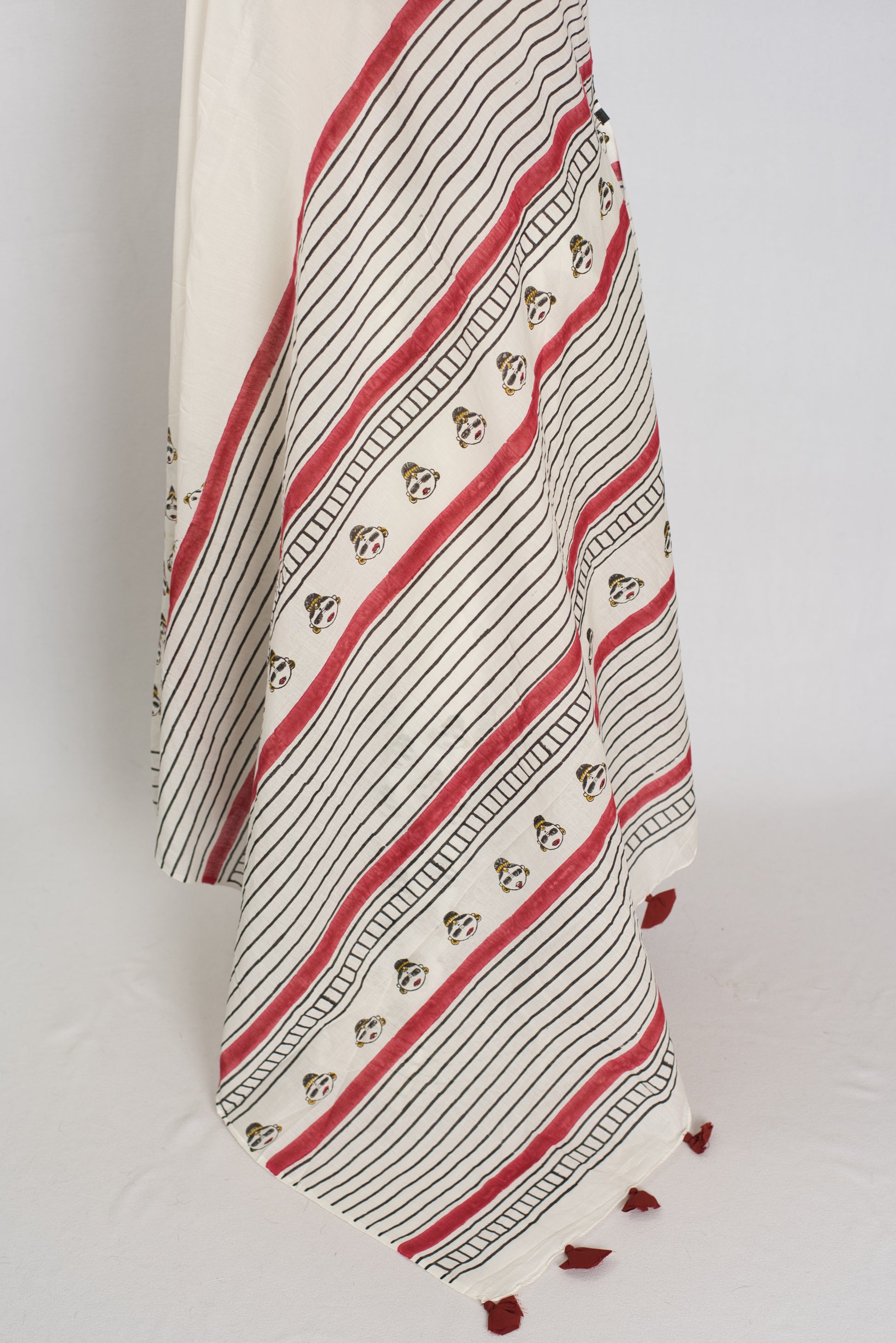 Sandhi: White & Black Contemporary Printed Mulmul Cotton Saree image 3