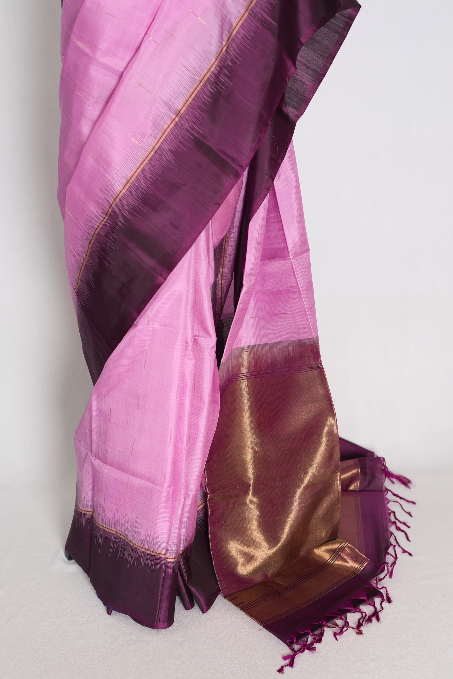 Harini Lilac and Deep Purple Lightweight Kanjivaram Silk Saree image 5