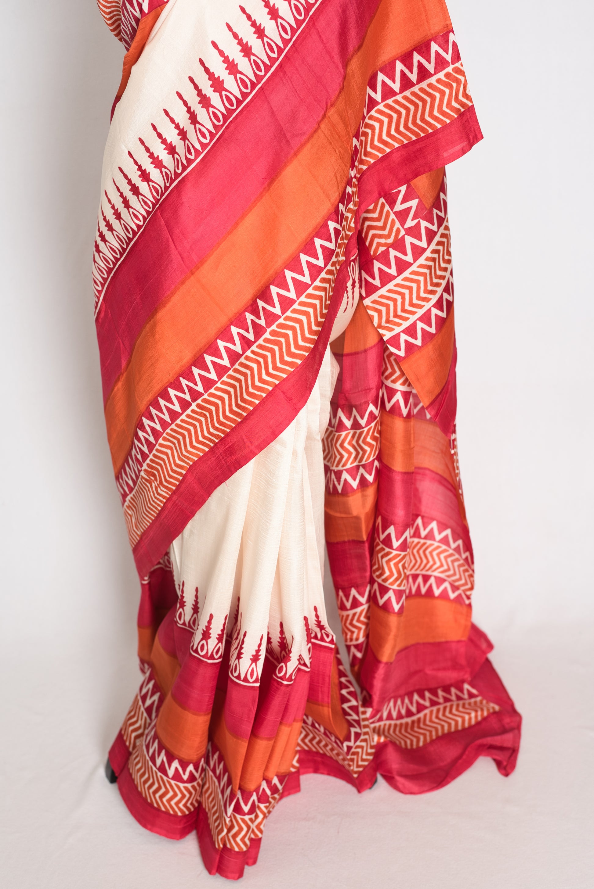 Lakshmi : Off-White and Red Hand Block Printed Murshidabad Pure Silk Saree image 5