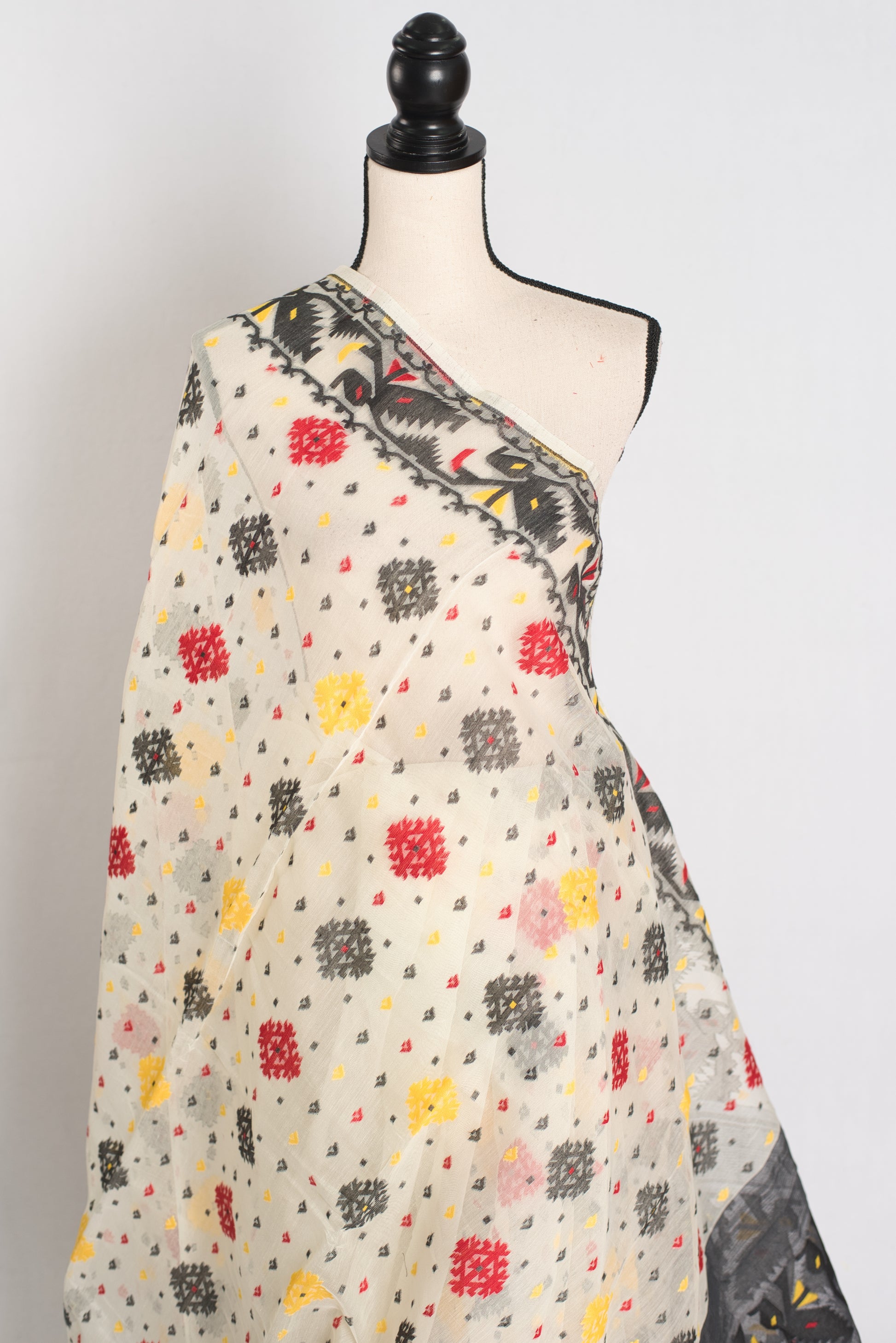 Bidisha : Off White and Black Blended Soft Cotton Jamdani Bengali Saree image 3