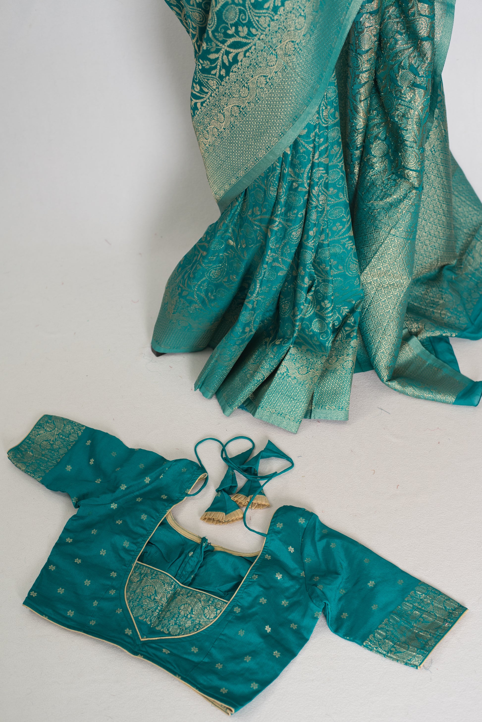 Rini | Rama Green Semi Georgette Banarasi Saree | Pre-Stitched Size 36 Blouse image 2