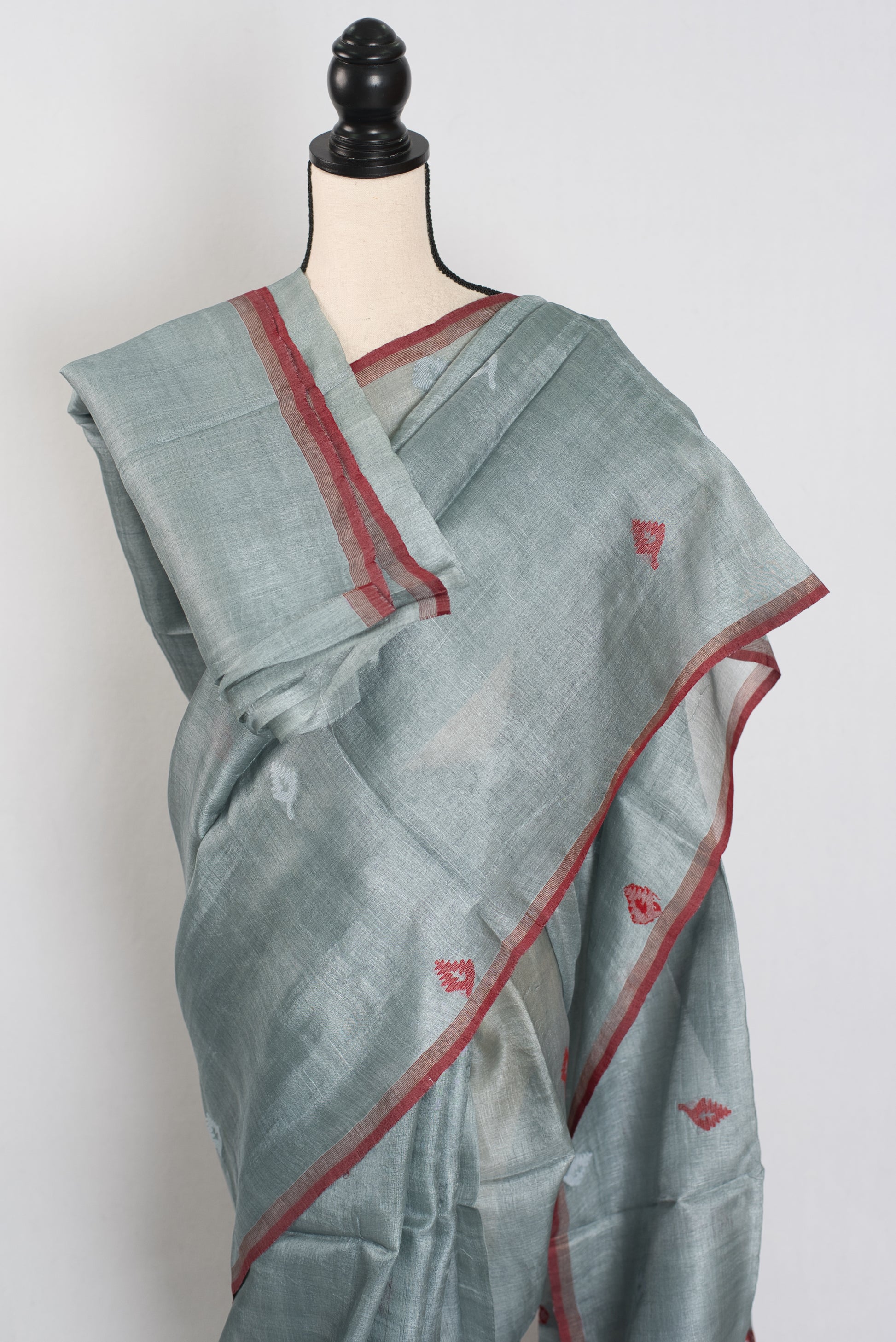 Benu: Grey & Red Bengal Tussar Silk Saree | Intricate Jamdani Weaving image 2