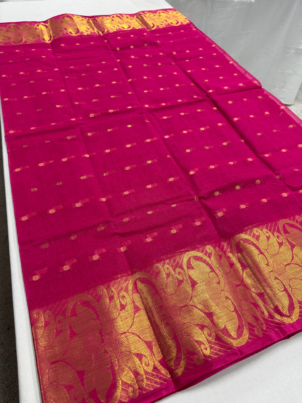 Hot Pink & Gold Tant saree — border detail