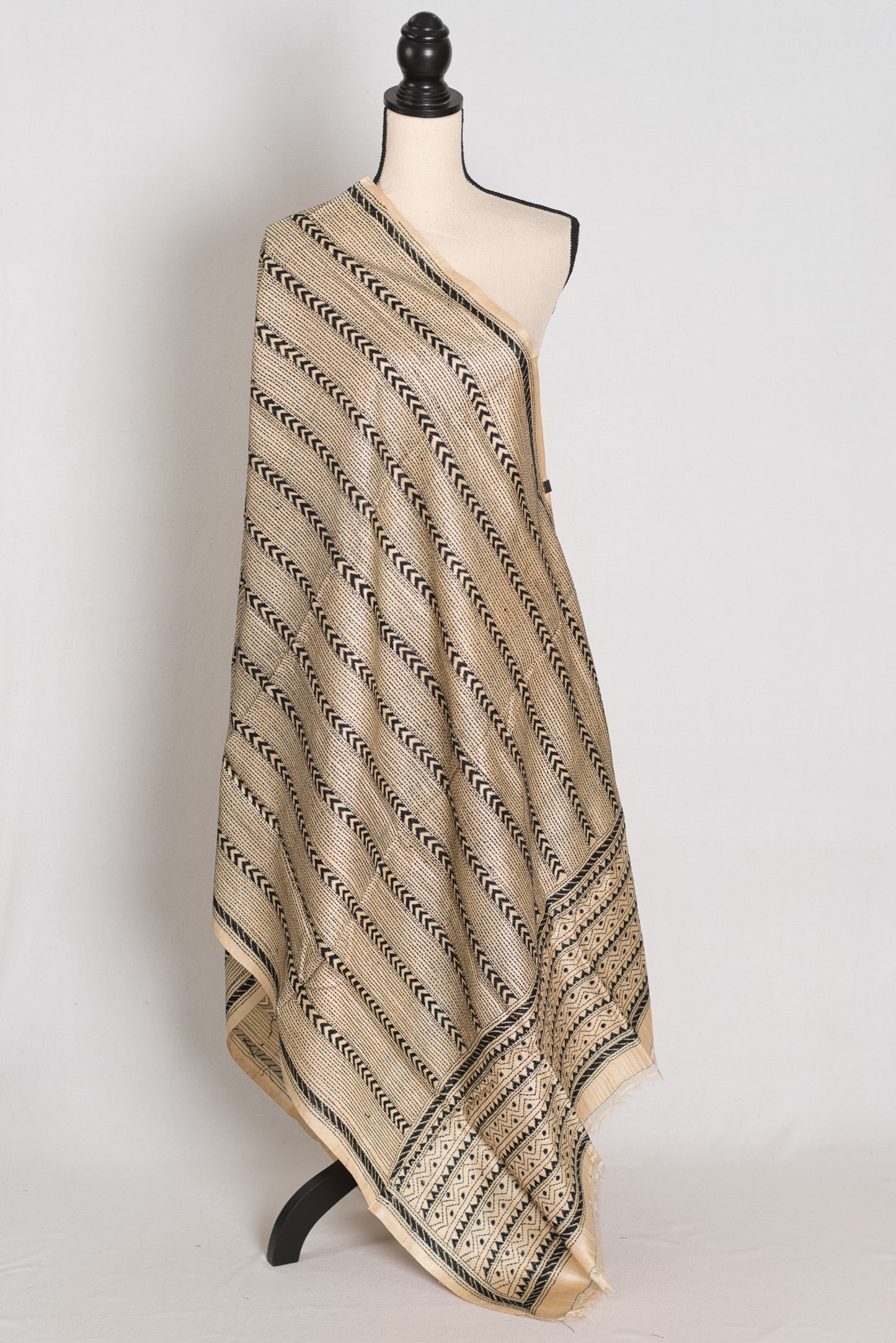 Tia : Hand-Embroidered Pure Gachi Tussar Silk Kantha Dupatta image 0