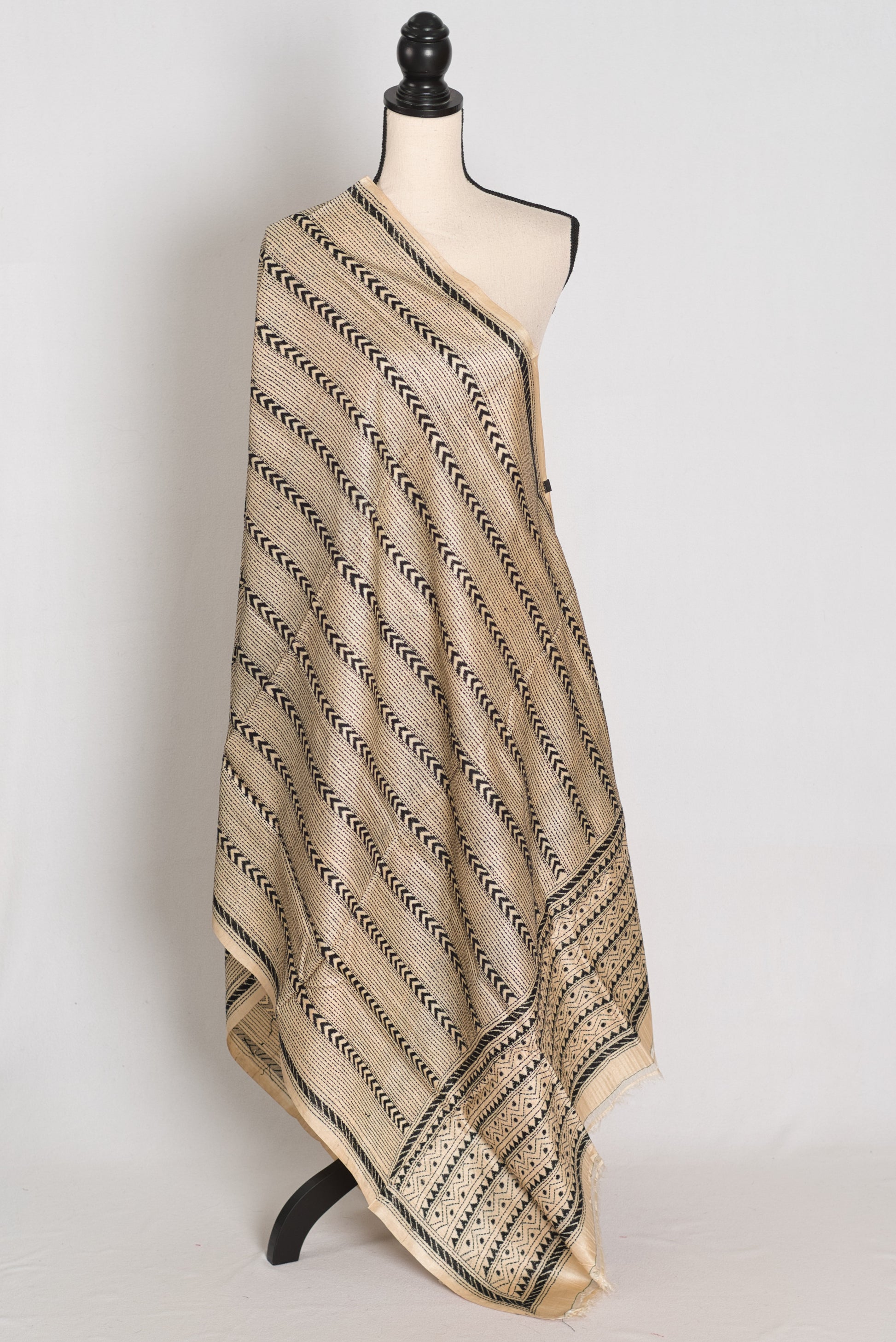 Tia : Hand-Embroidered Pure Gachi Tussar Silk Kantha Dupatta image 0