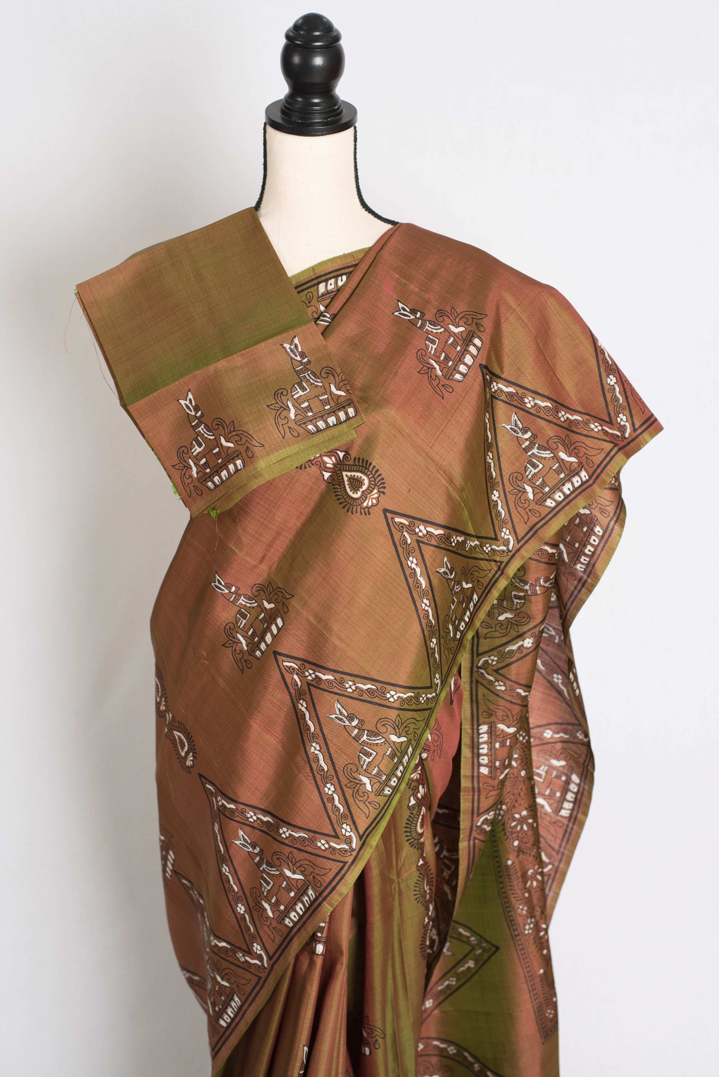 Rama : Bishnupur Katan Silk Printed Baluchari Saree in Heena Green image 2