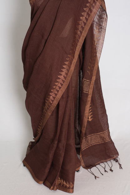 Keya : Dark Brown and Antique Gold Handwoven Linen by Linen Jamdani Saree image 6