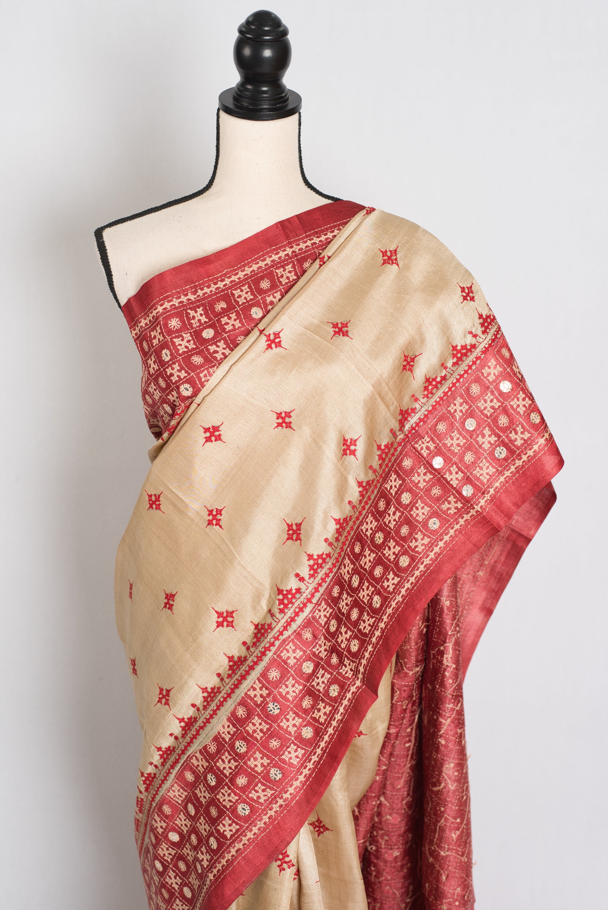 Aarini : Kutch Work Hand Embroidery Tussar Silk Saree in Beige and Red image 5