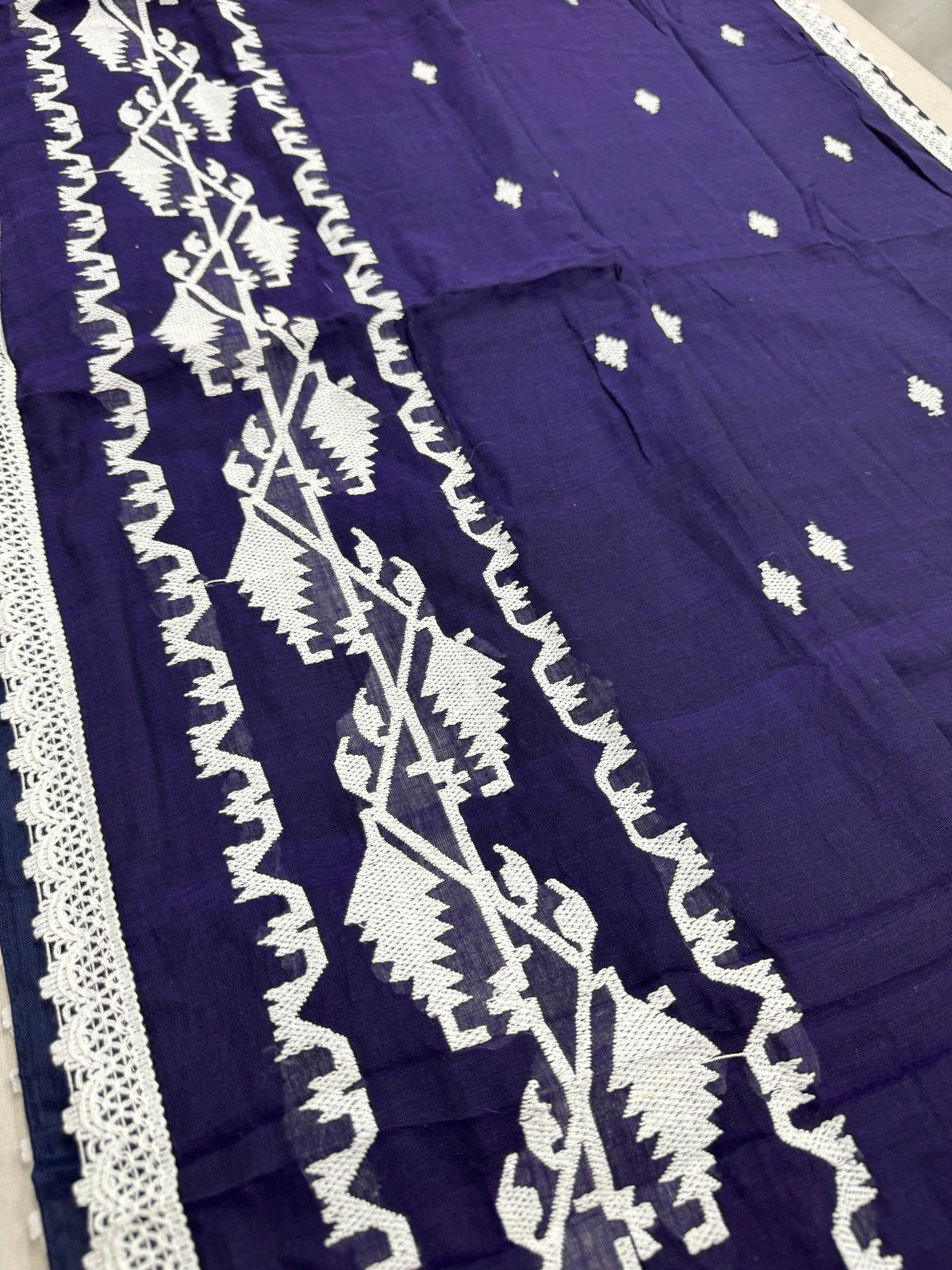 Mehuli : Soft Mul Cotton Jamdani Embroidery Bengali Saree in Purple image 2