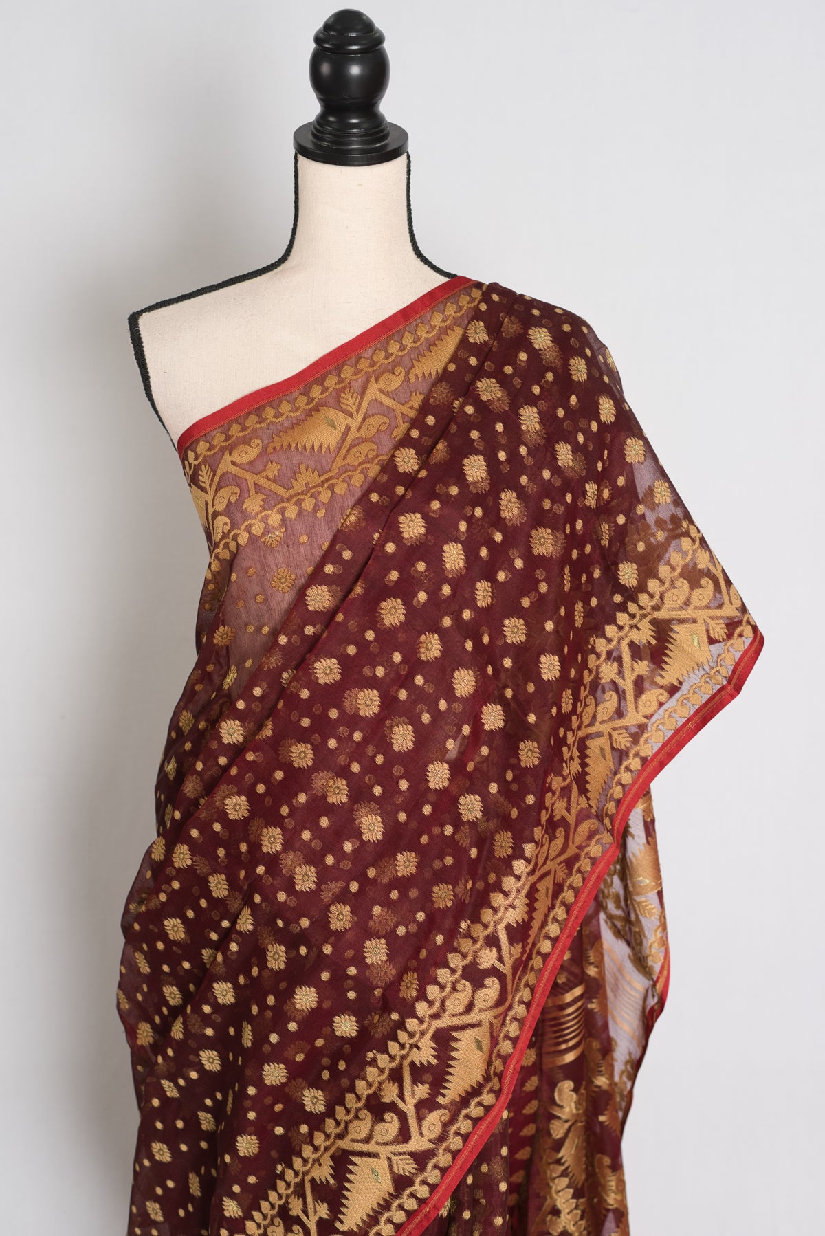 Gayetri : Maroon and Beige Soft Blended Cotton Jamdani Saree with Red Salvage image 2