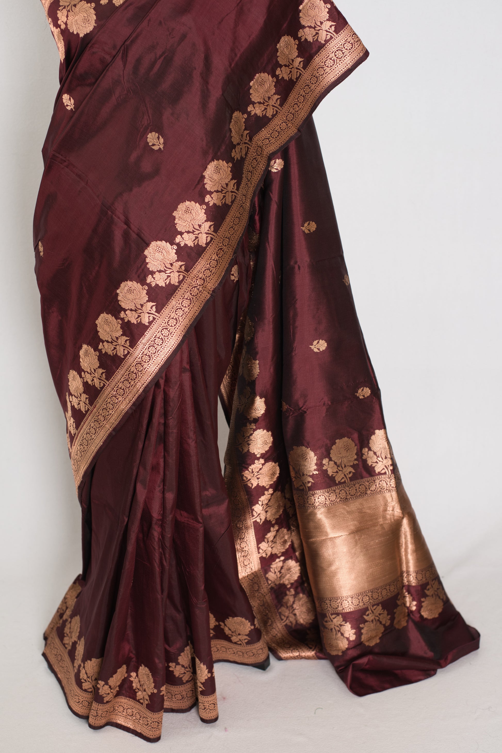 Rosa | Coffee Brown Pure Silk Banarasi Saree | Handwoven Gold Zari Rose Motifs image 6