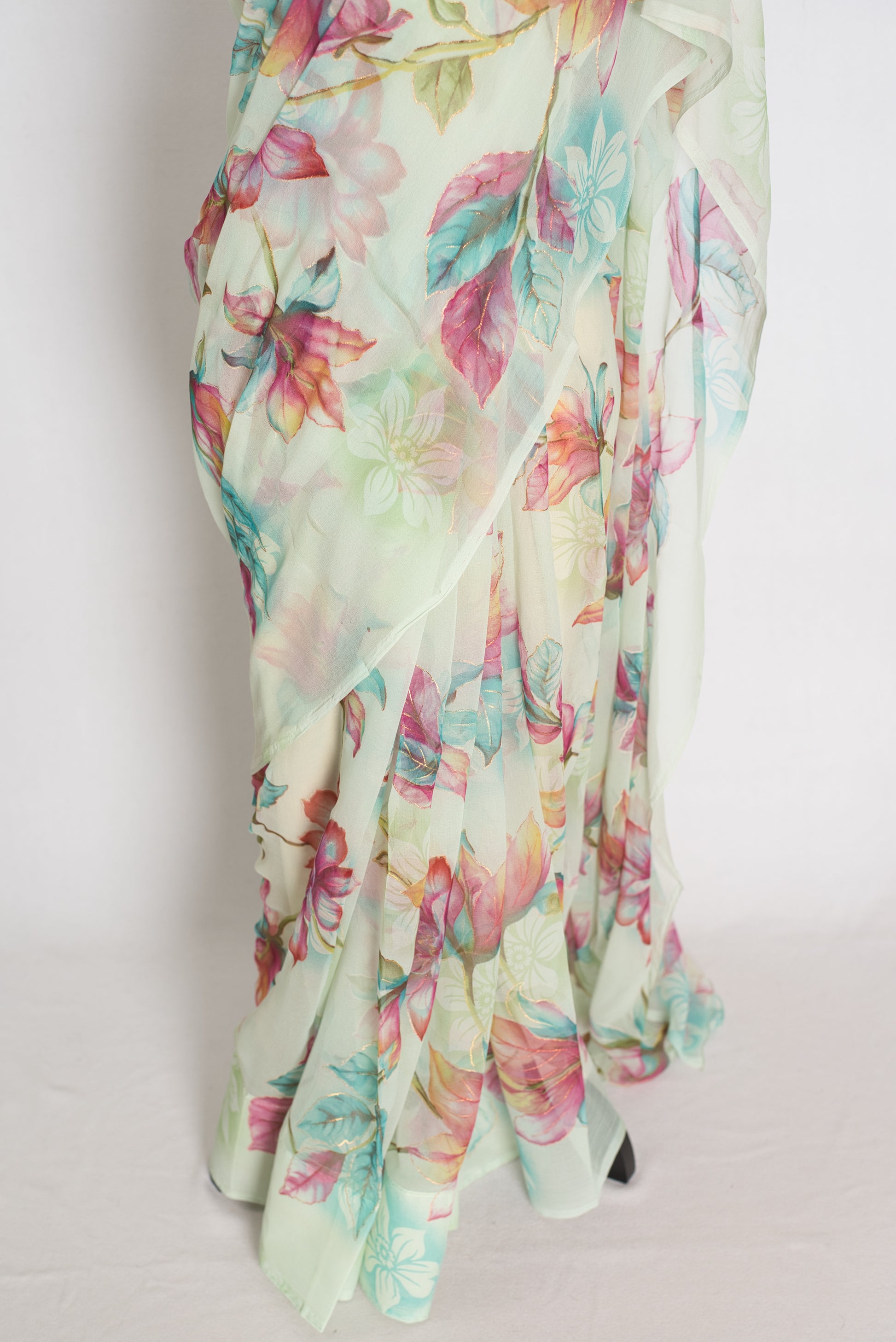 Ila : Sea Green Floral Printed Chiffon Saree – Budget-Friendly Summer Drape image 4