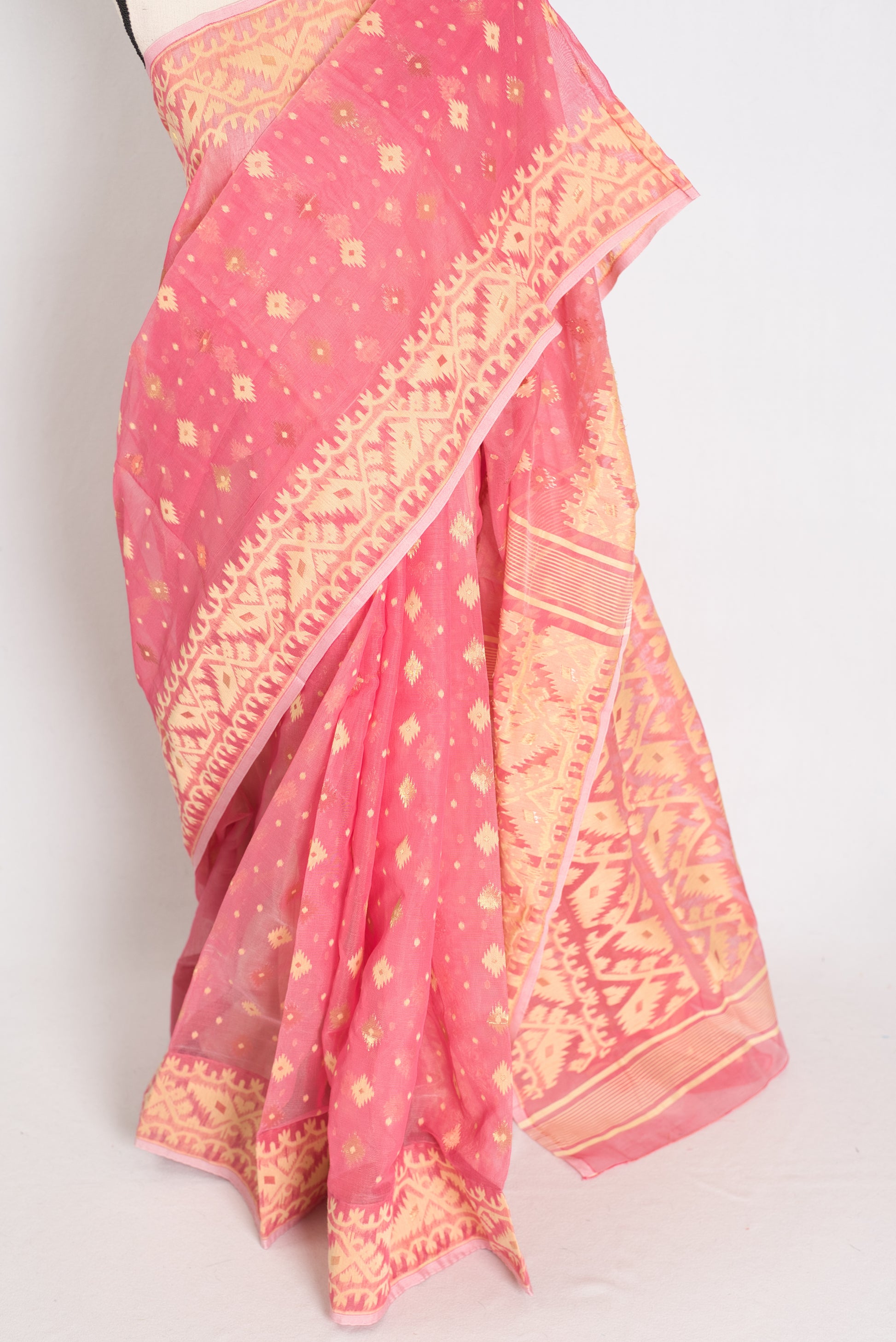 Prerna : Blended Soft Cotton Jamdani Bengali Saree in Pink and Yellow image 5