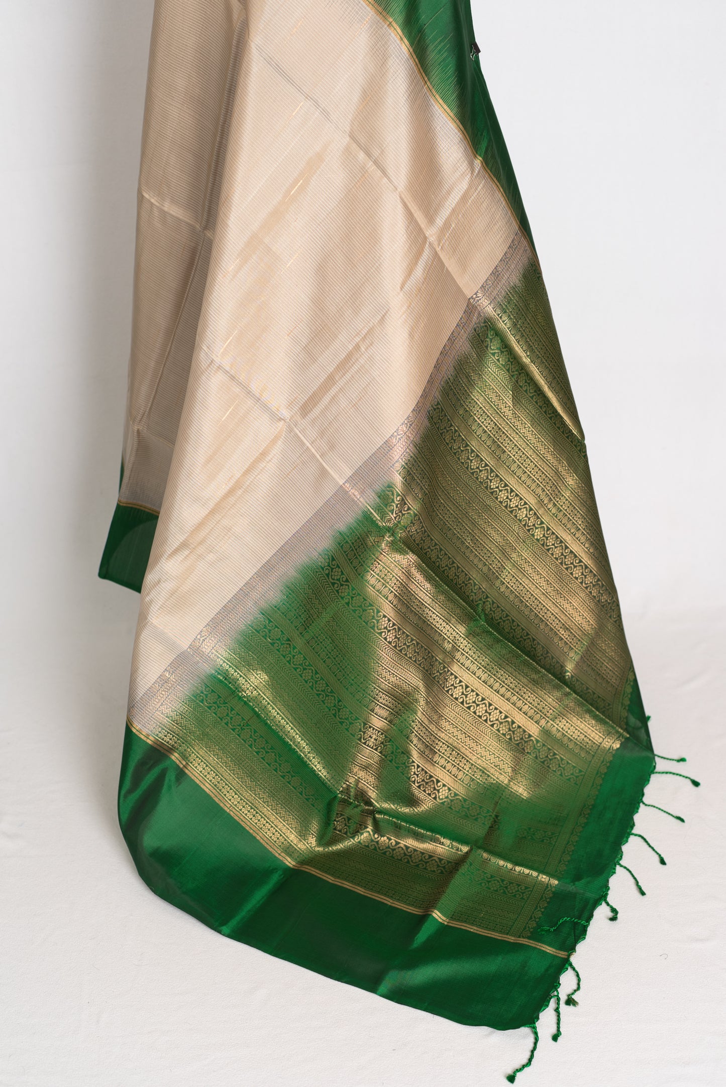 Srija : Cement Grey and Emerald Green Lightweight Kanjivaram Silk Saree image 3