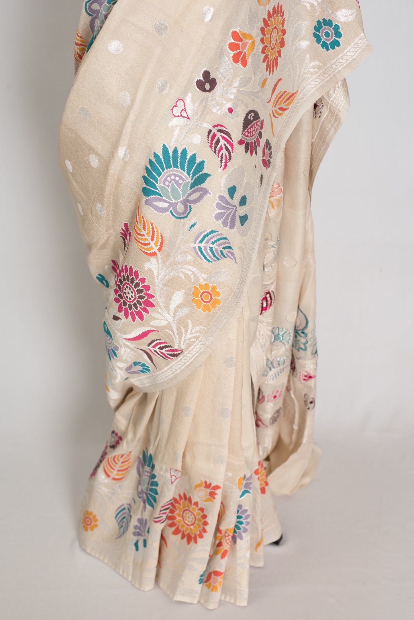Afrin : Beige Tussar Georgette Banarasi Saree with Paithani Minakari Border image 5