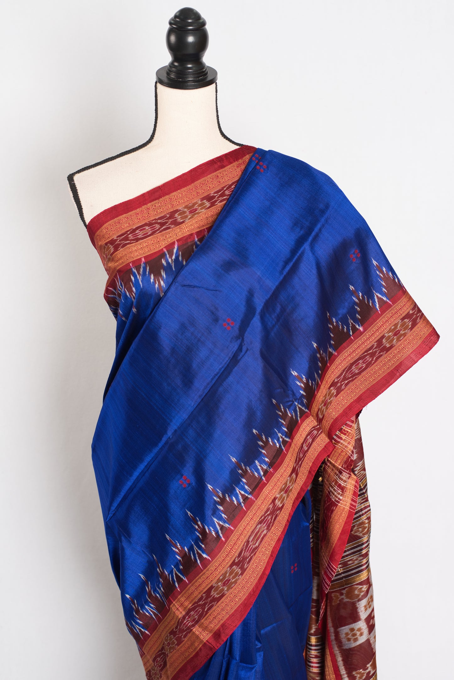 Mira : Silk Mark Certified Khandua Silk Odisha Saree in Blue and Red image 5
