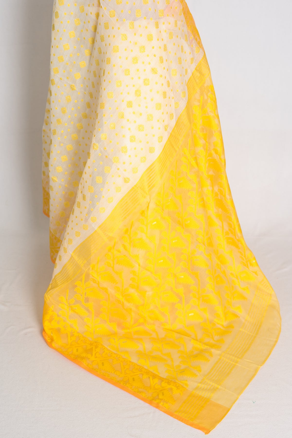 Off White and Yellow Jamdani saree — border detail