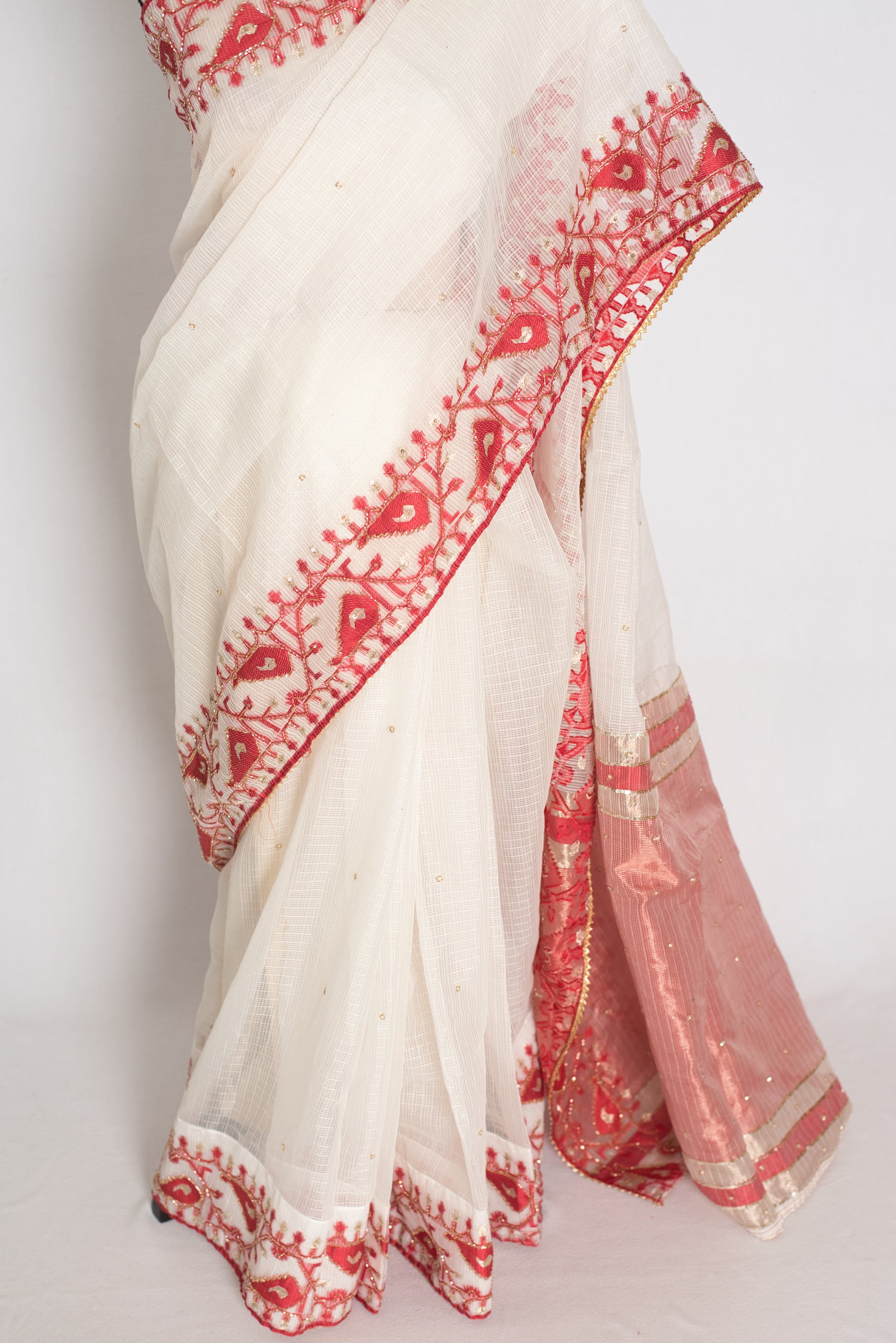 Mandar : Traditional White & Red Blended Kota Silk Jamdani Saree image 5