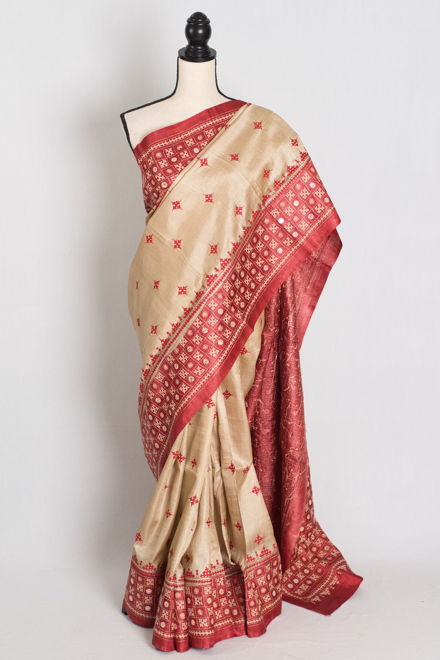 Aarini : Kutch Work Hand Embroidery Tussar Silk Saree in Beige and Red image 0