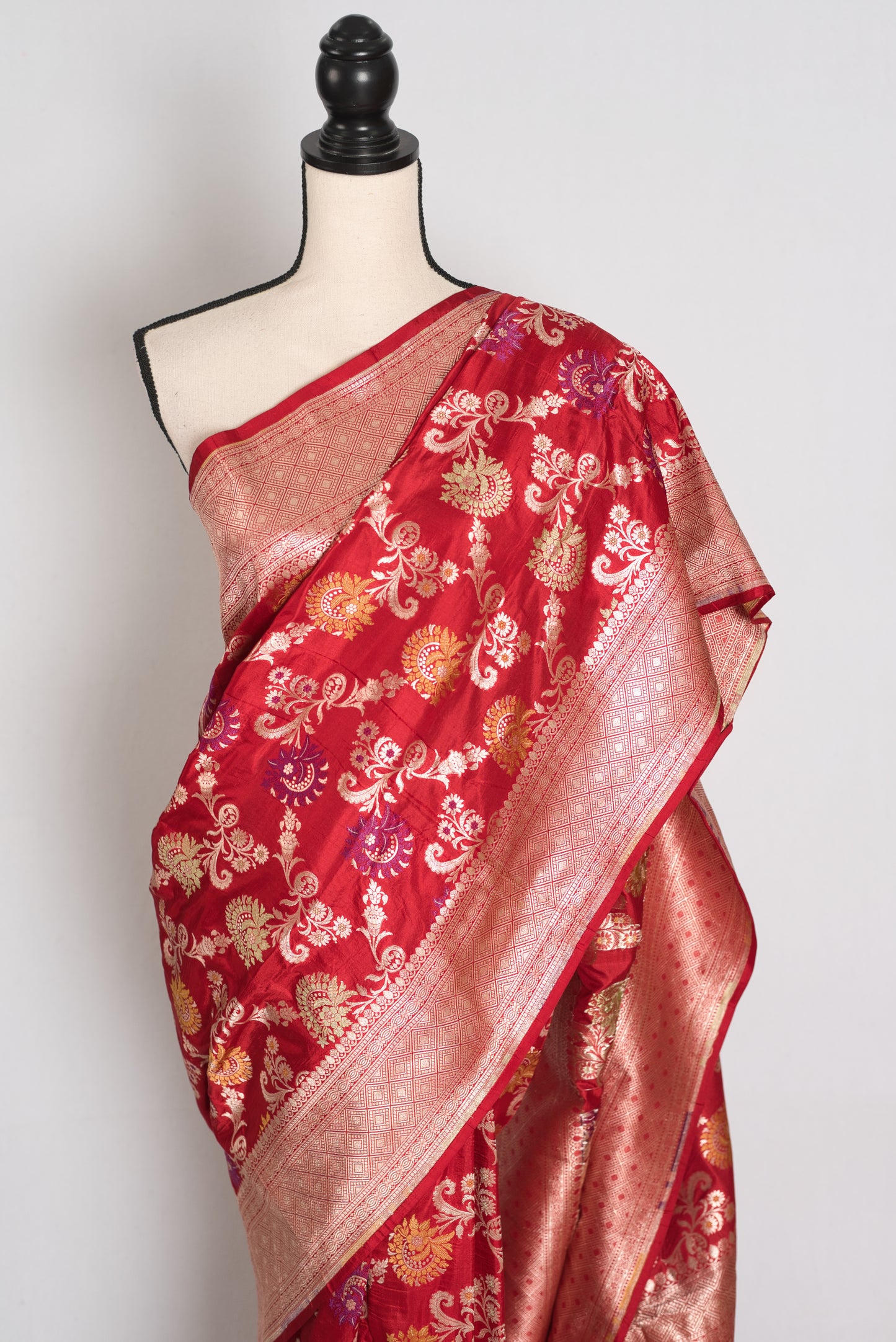 Naaz : Dark Red and Gold Minakari Jaal Katan Silk Bridal Banarasi Saree image 5