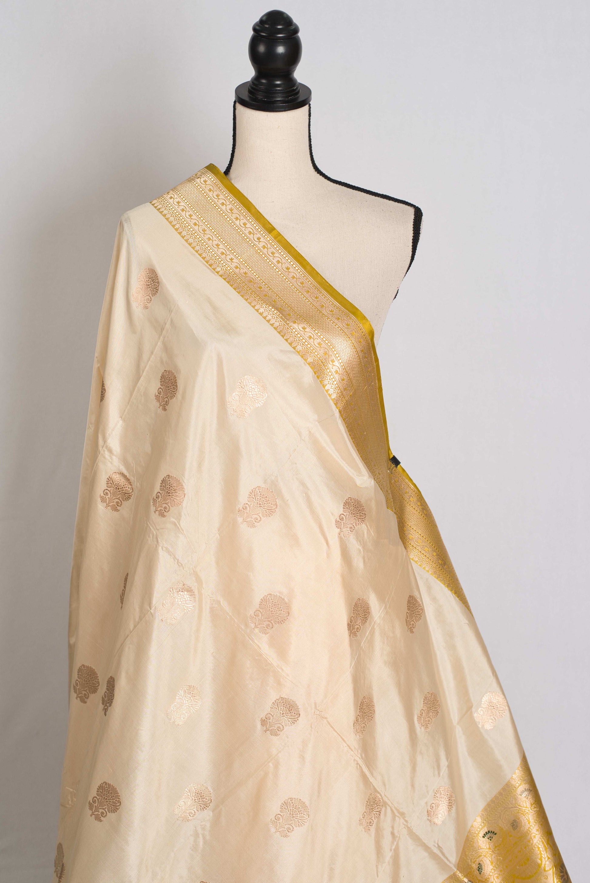 Kamalini : Silk Mark Certified Cream Banarasi Saree with Meenakari Work