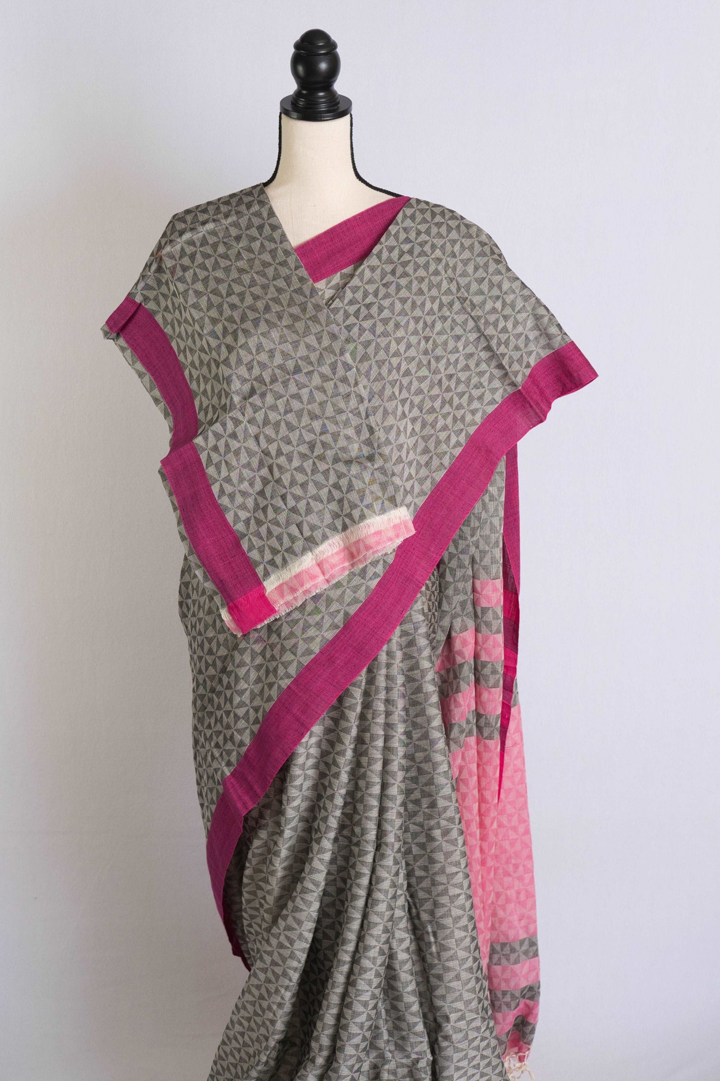 Exclusive Soft Cotton Saree with Woven Thread Work in Gray and Pink.