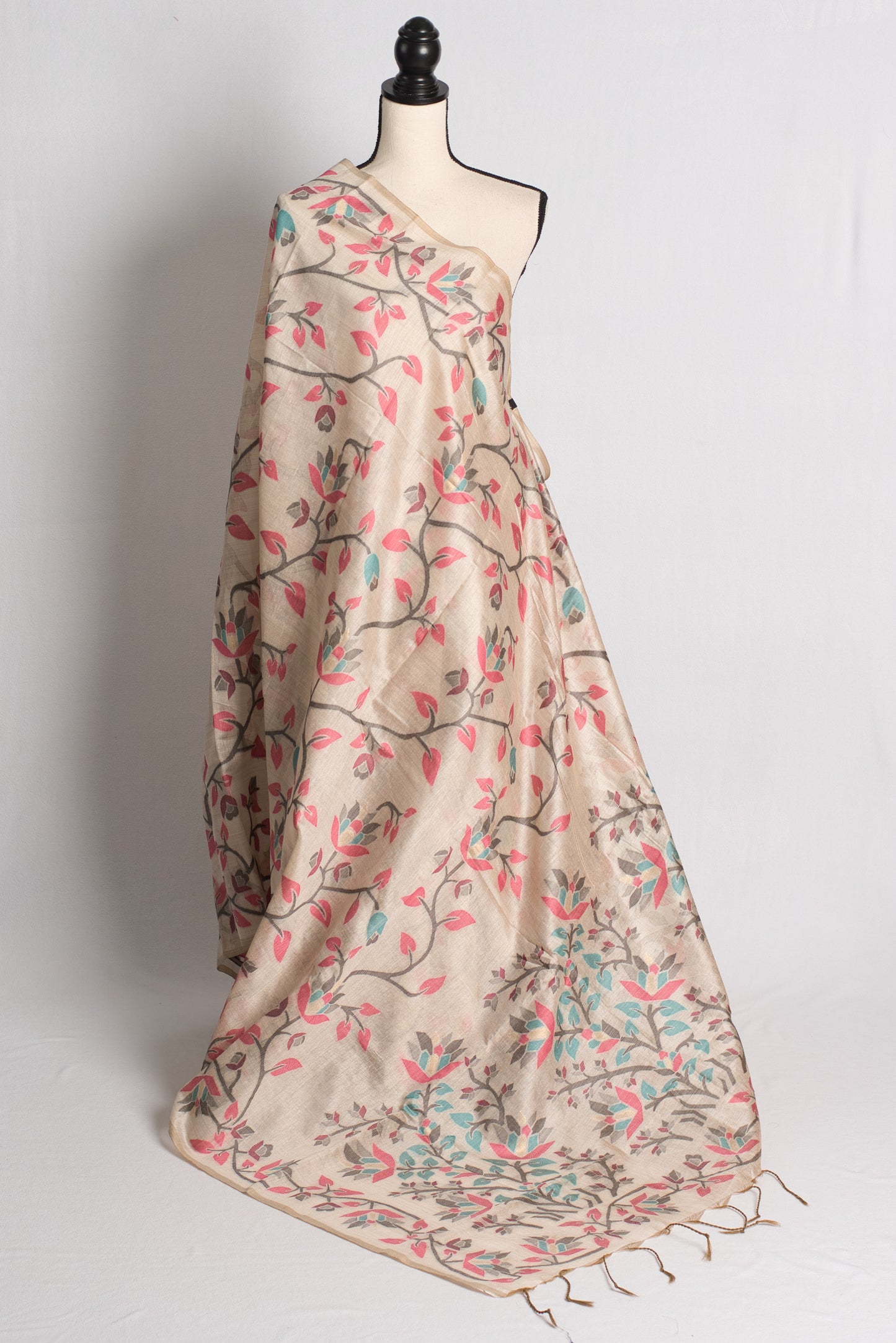 Soft Jamdani Saree with Floral Pattern in Beige and Pink