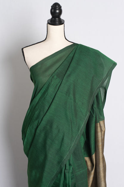 Soft Cotton Saree Saree in Forest Green