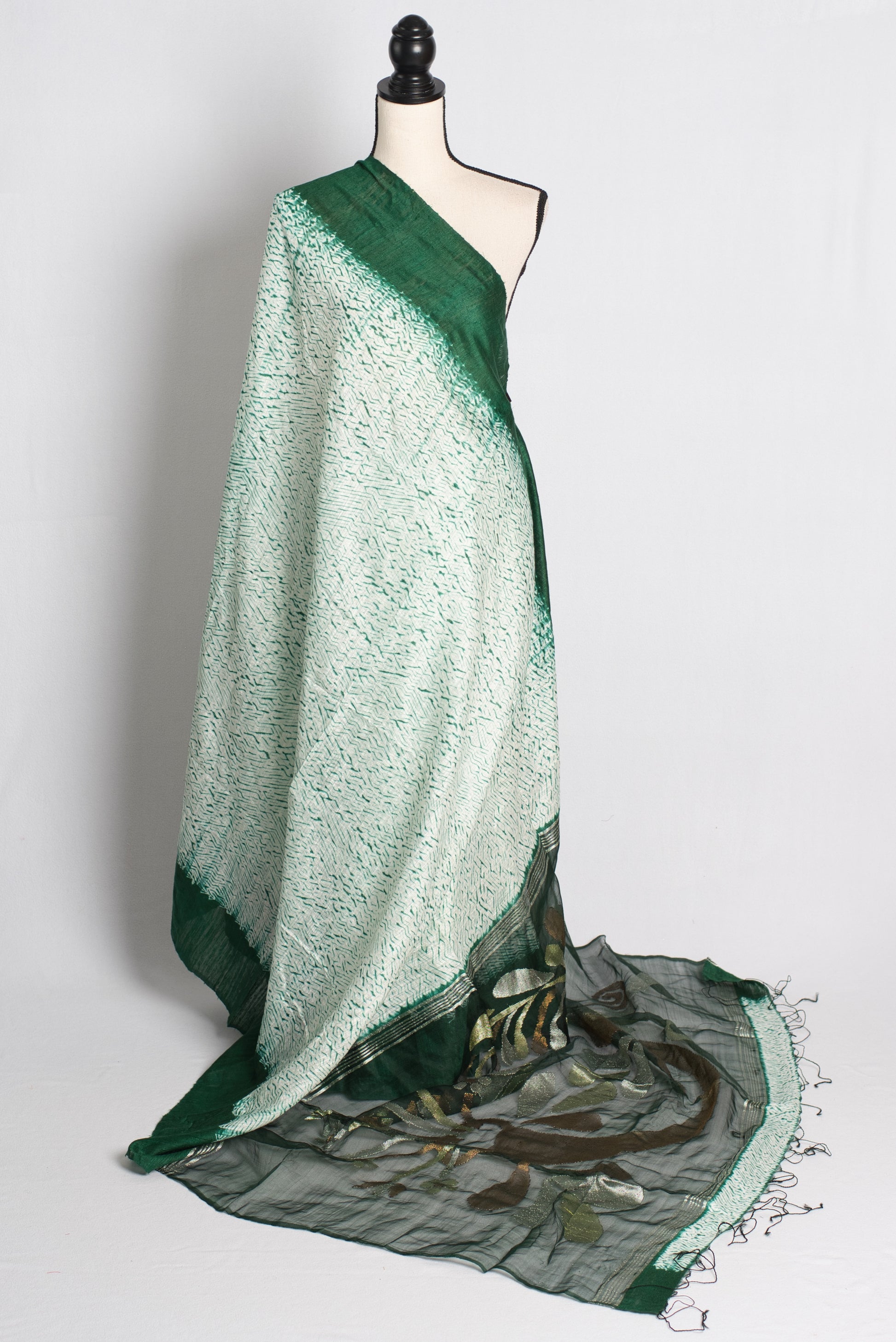 Shibori Matka Silk Saree with Resham Jamdani Pallu in Green.