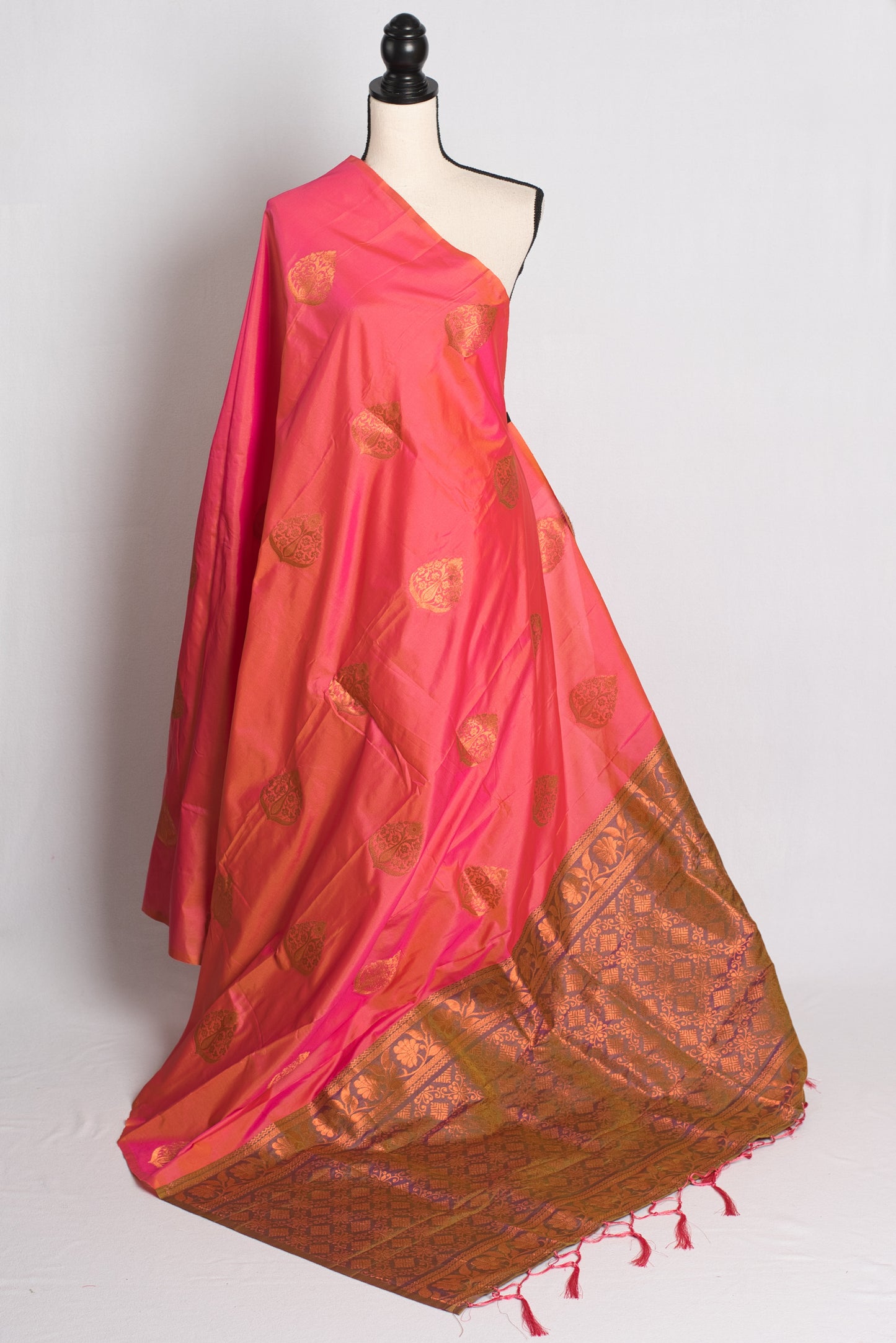 Blended Silk Kanchipuram Saree in Peach Pink.